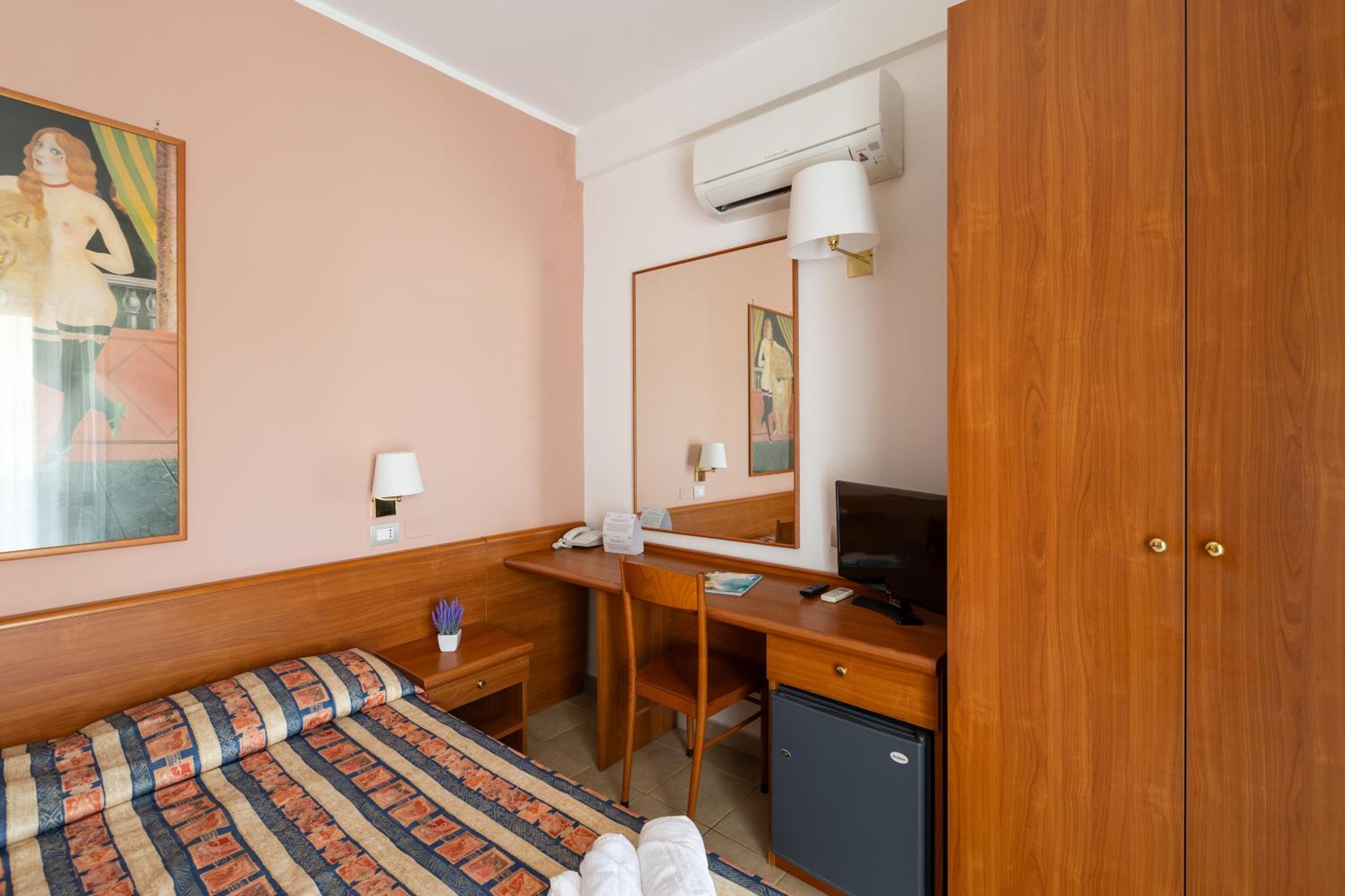 Comfort Triple Room