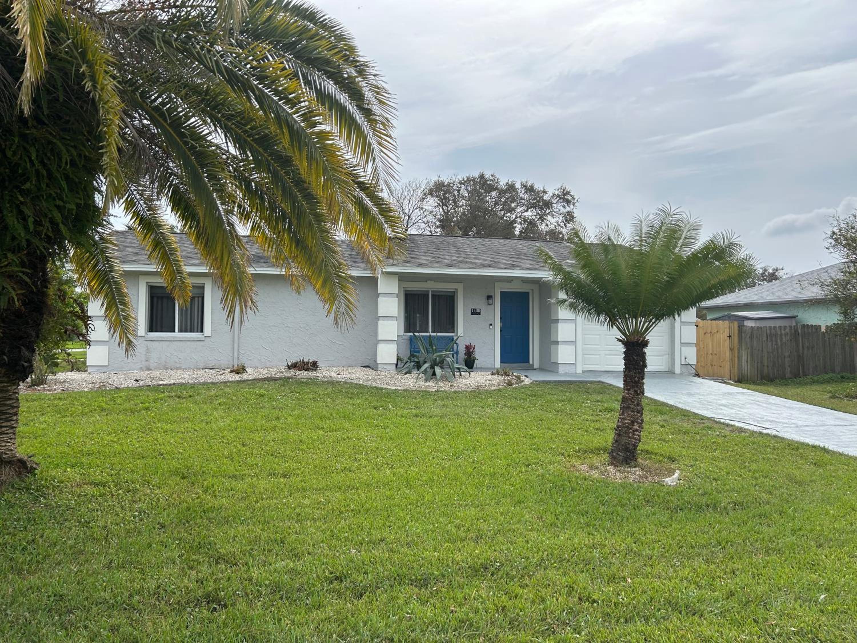 Three-Bedroom House photo 3