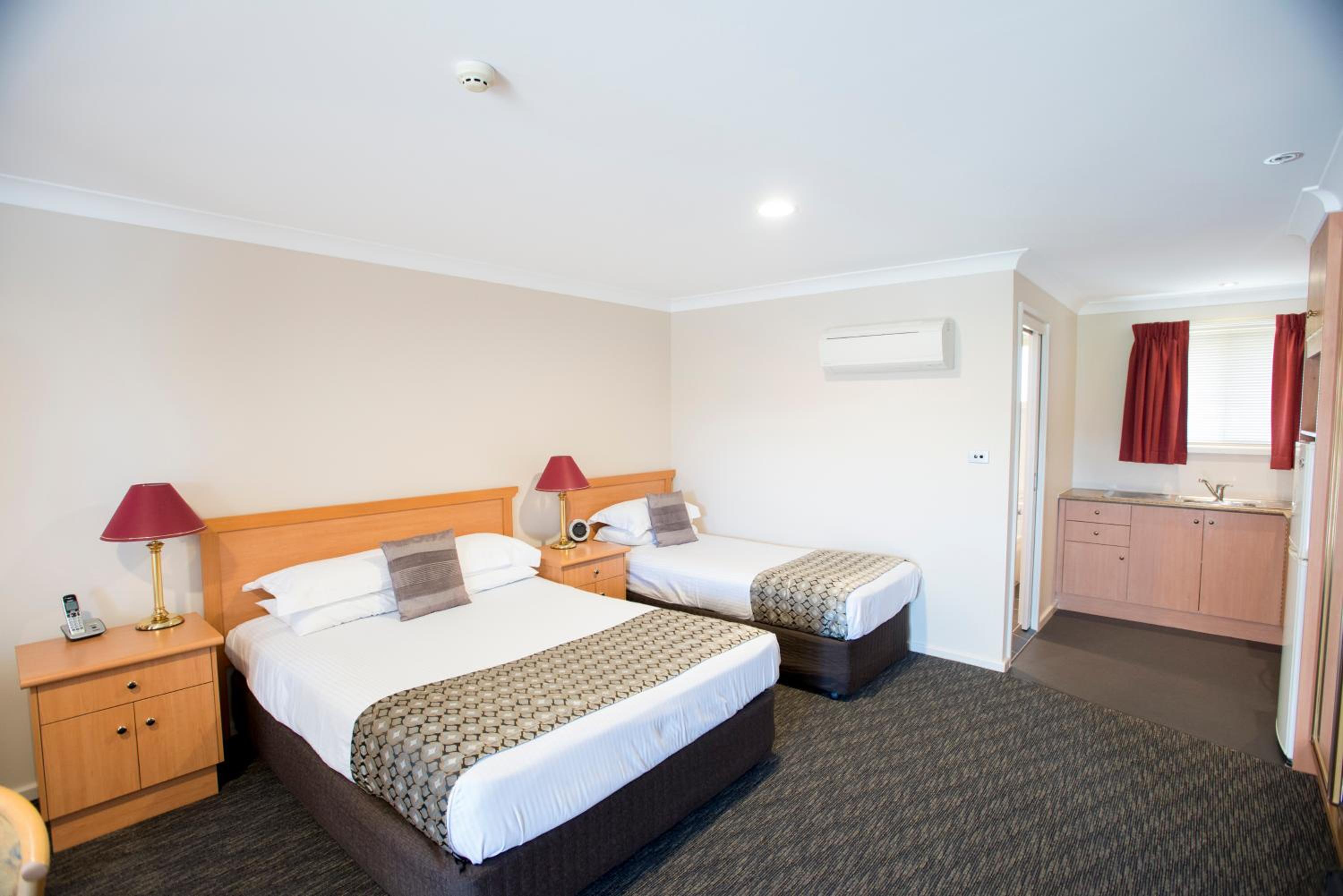 Executive Twin Room - Photo 4