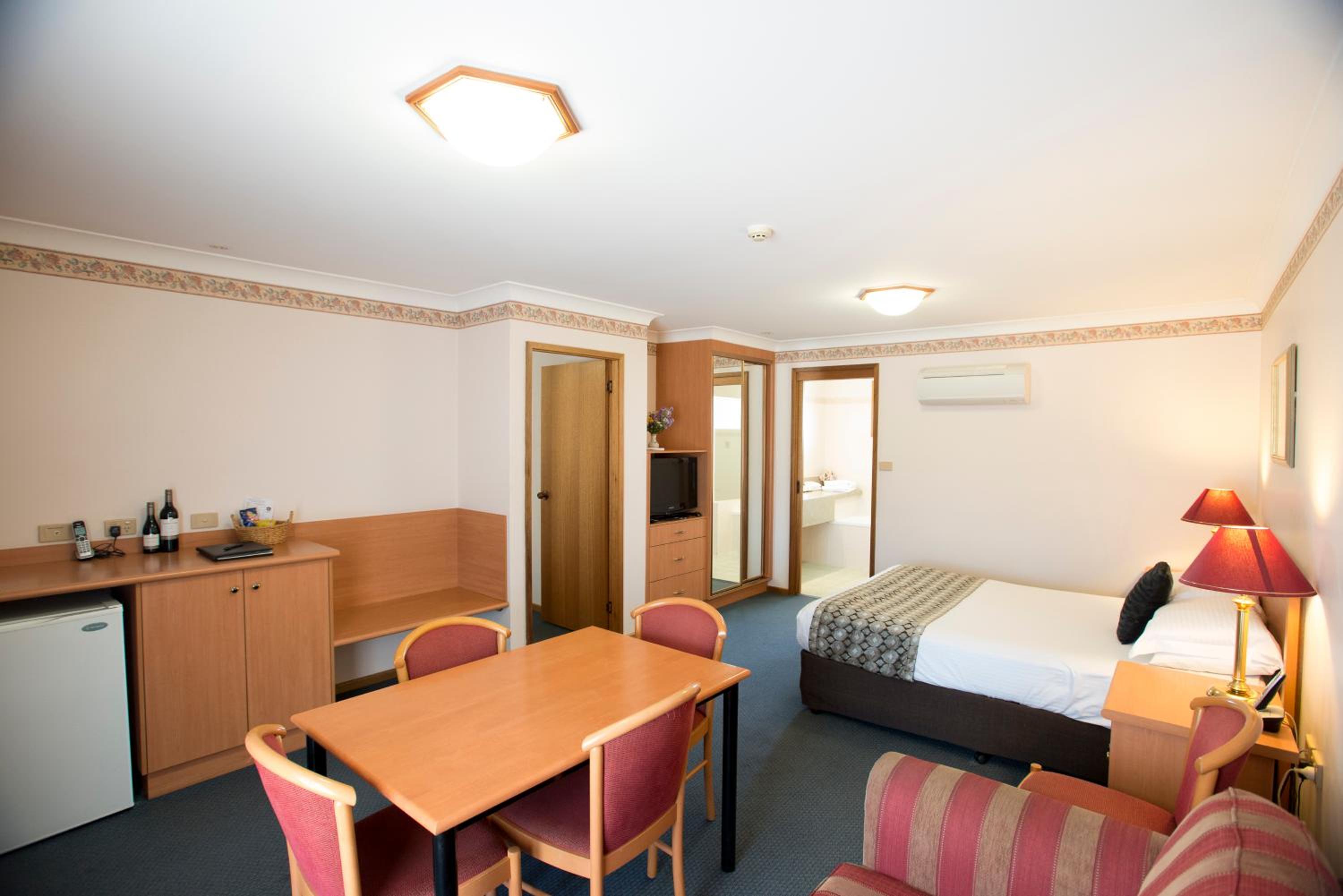 Executive Two-Bedroom Suite - Photo 3