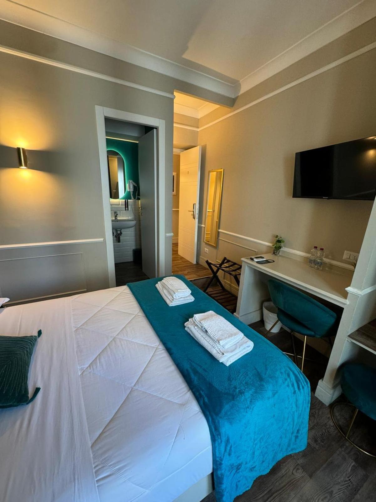 Double Room with Balcony photo 3