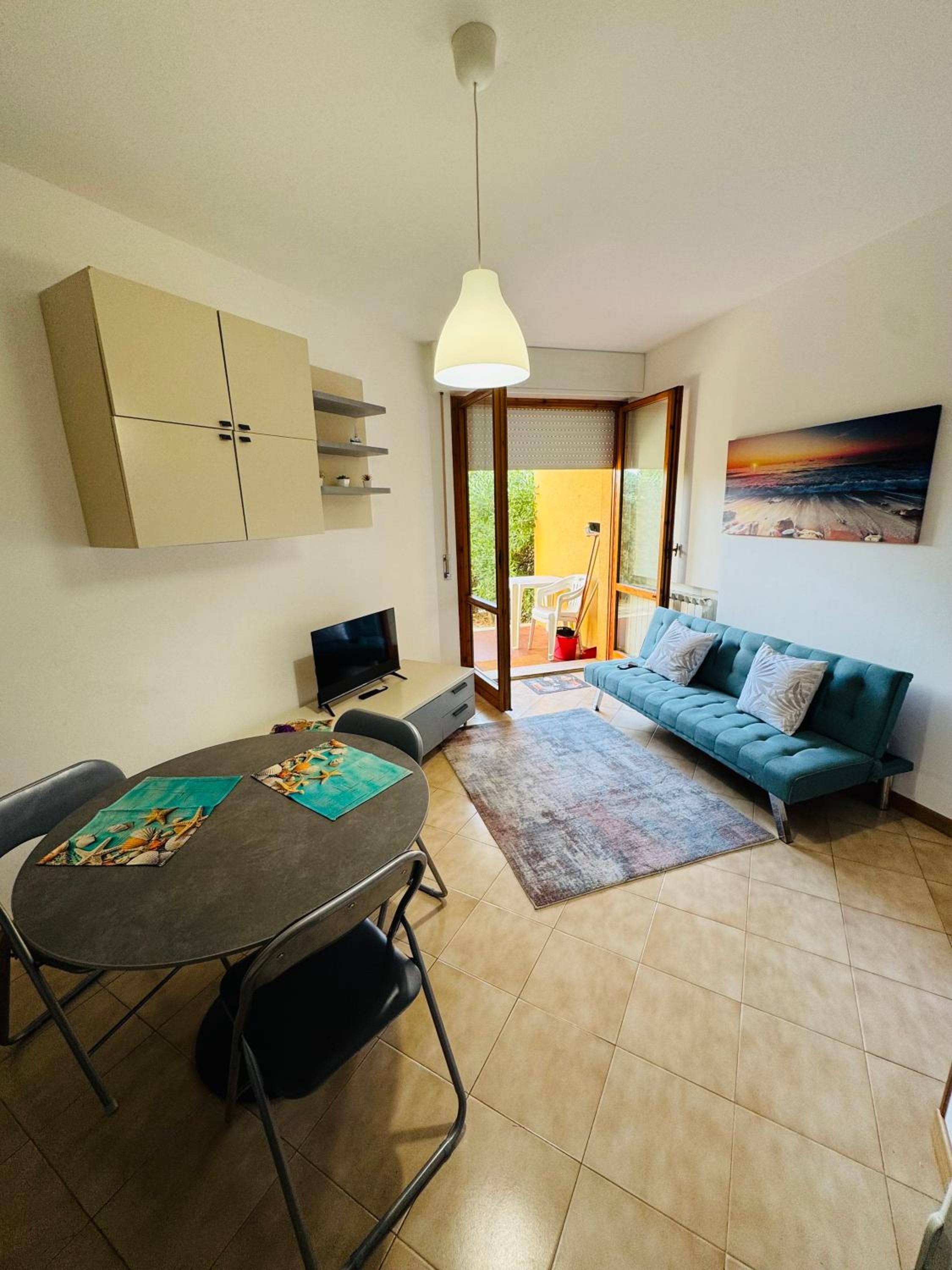 One-Bedroom Apartment photo 1