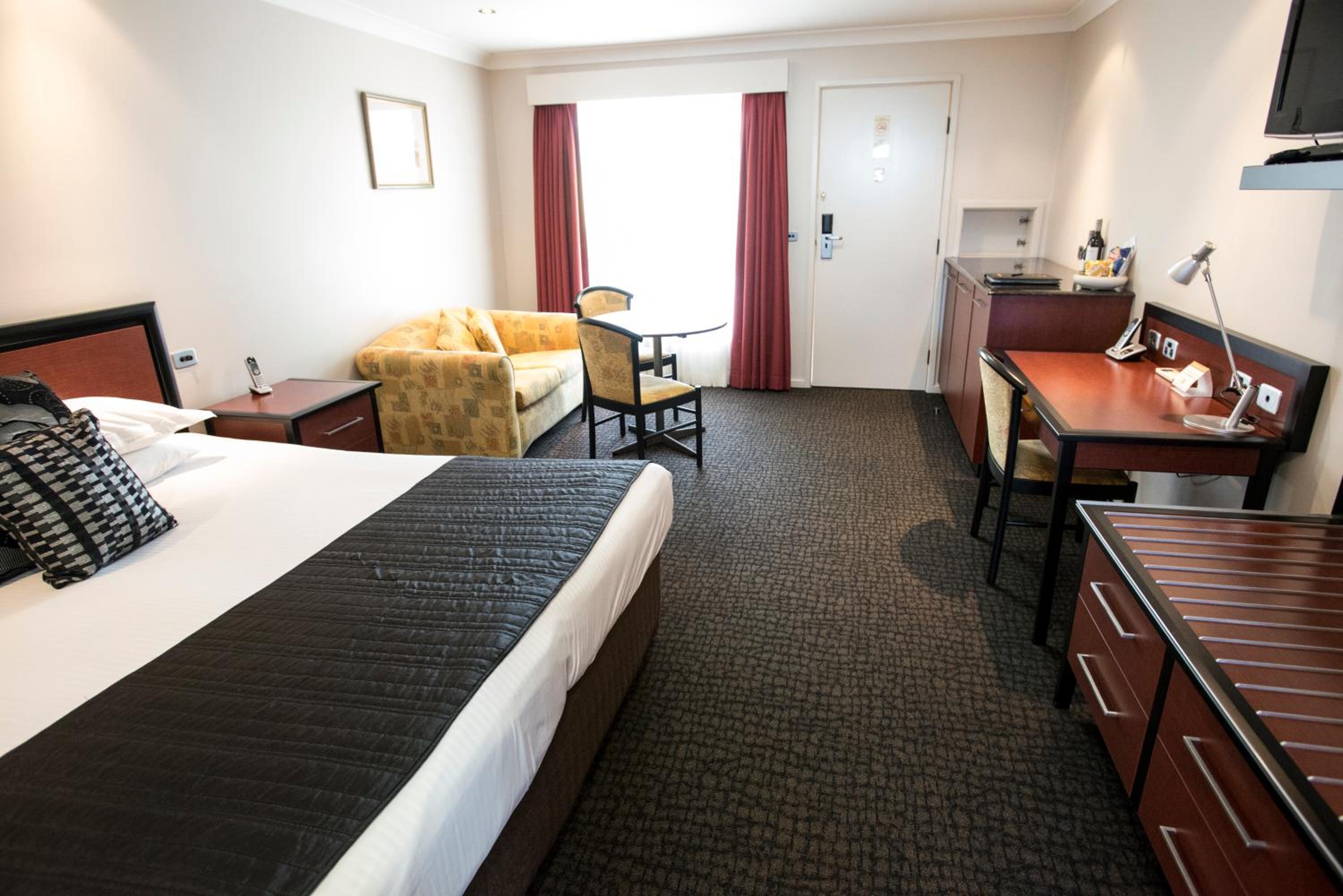 Deluxe King Room - Photo 3