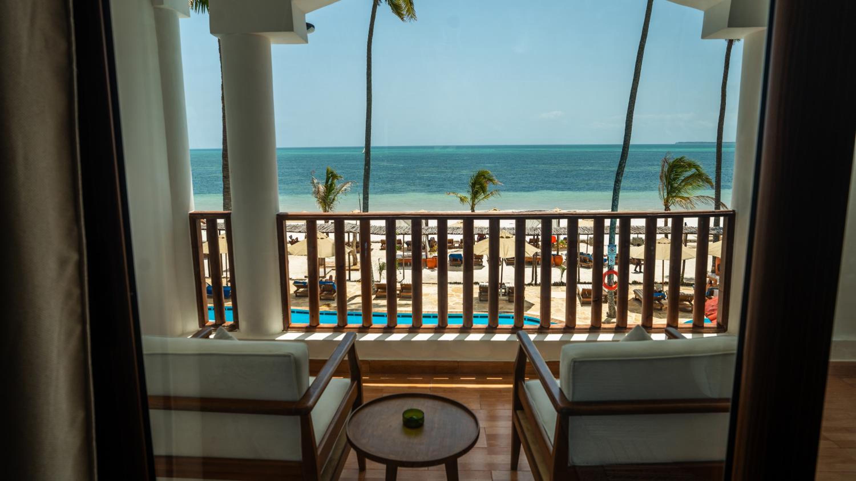 Deluxe Ocean Suite - Photo 2