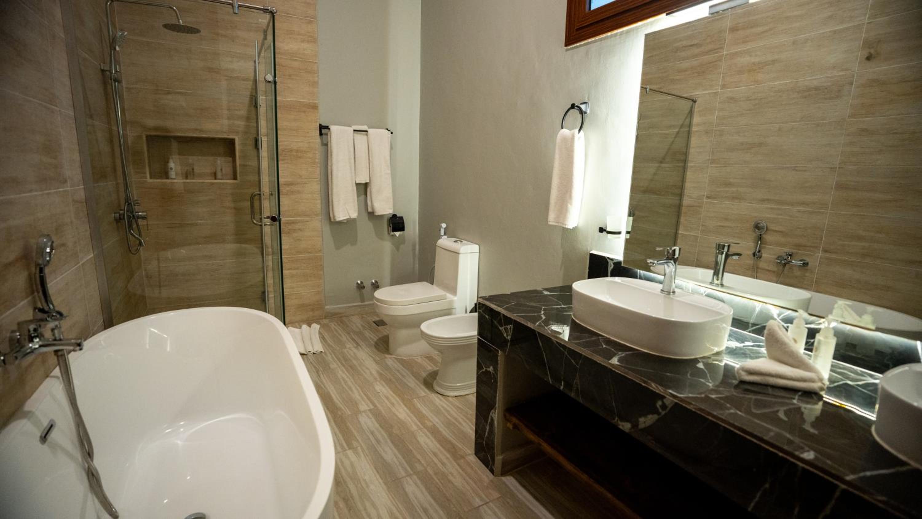 Deluxe Ocean Suite - Photo 4
