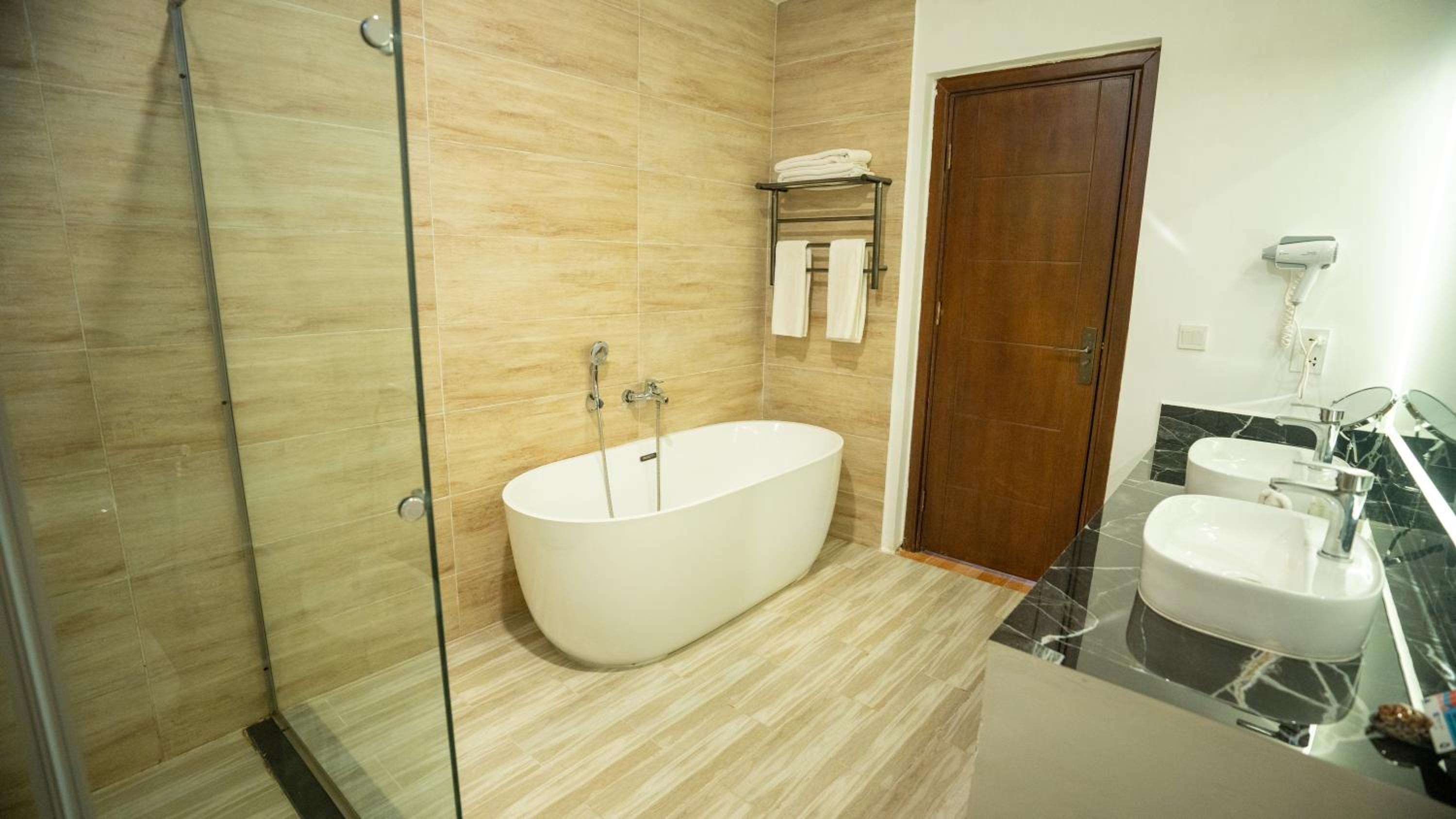 Premium Ocean Suite - Photo 3