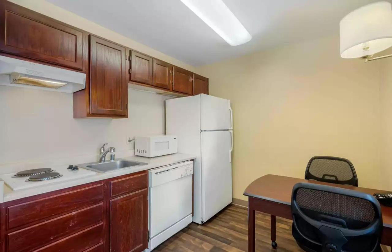 One Room Suite - Non Smoking - Photo 2