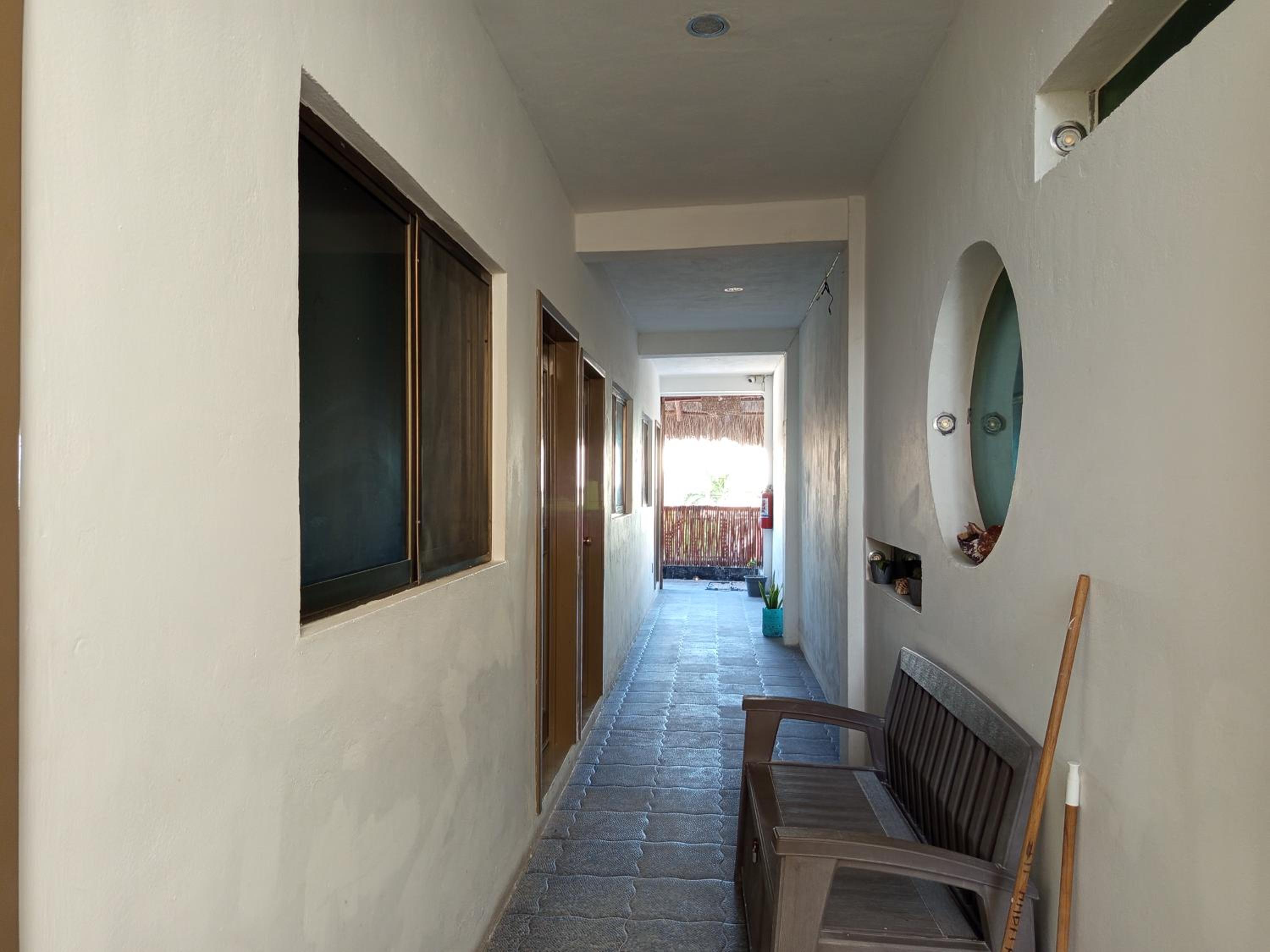One-Bedroom Apartment - Photo 2