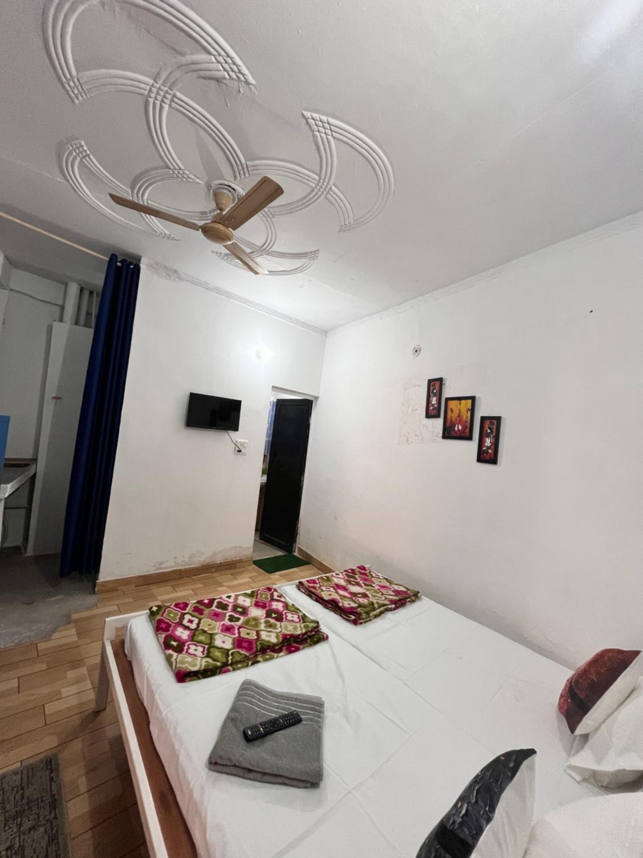 Economy Double Room - Photo 7