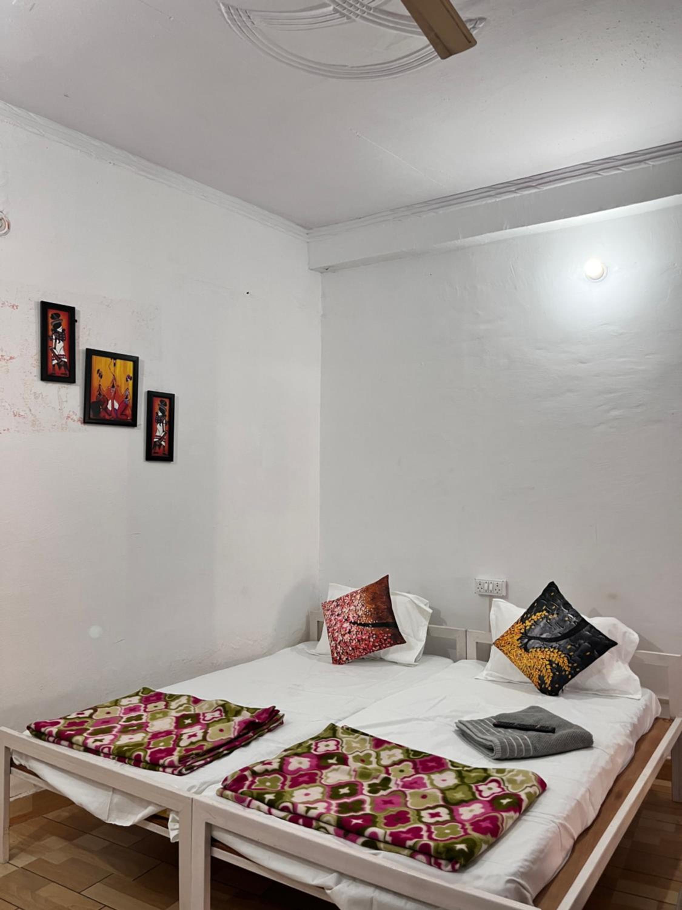 Economy Double Room - Photo 10