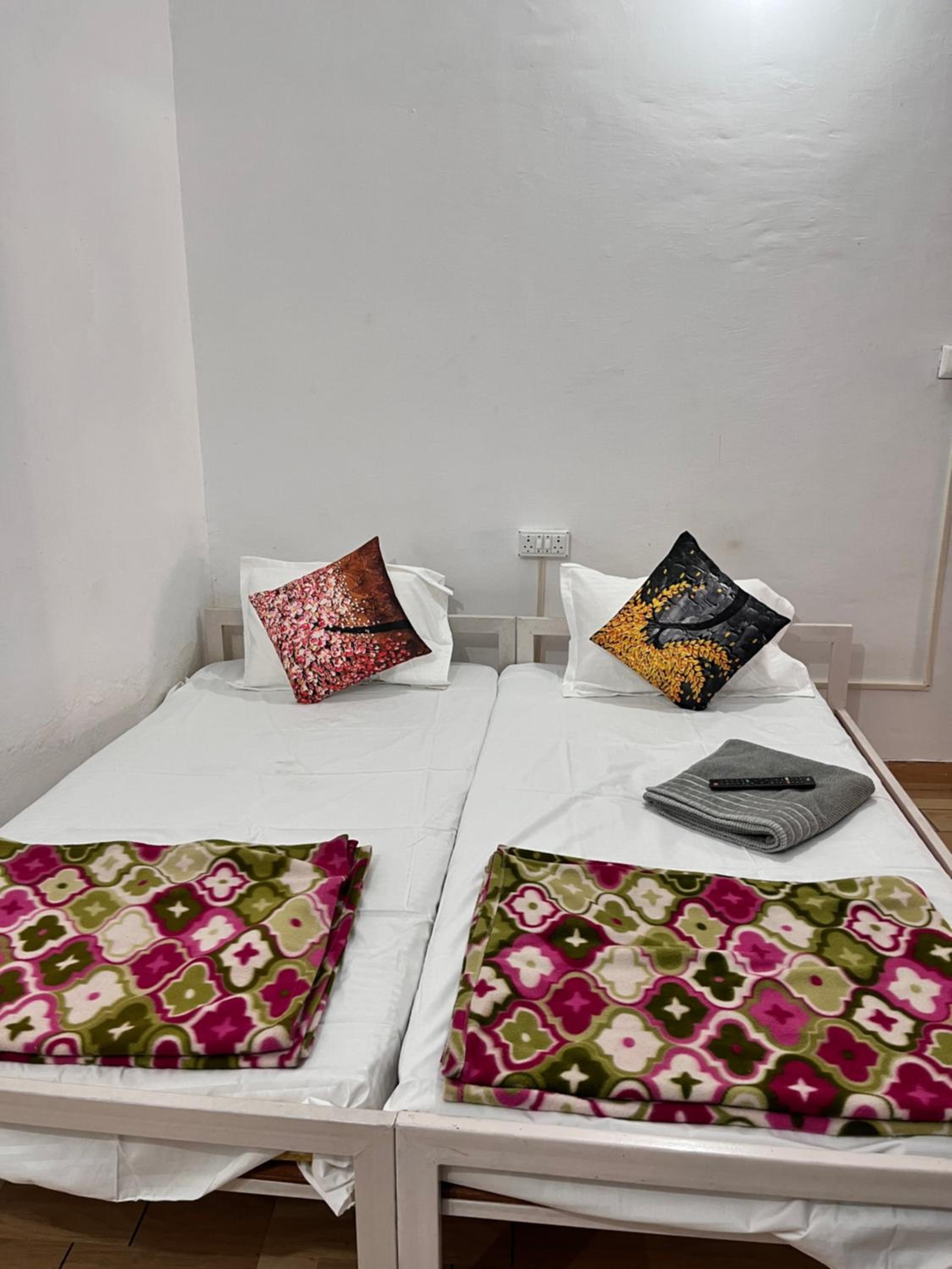 Economy Double Room - Photo 11