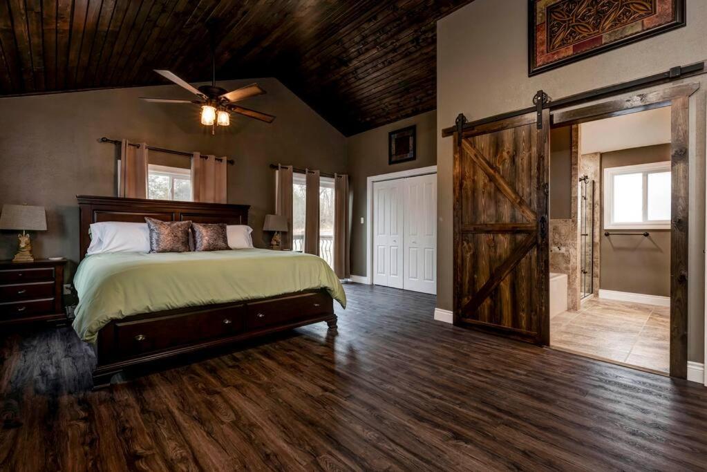 Three-Bedroom House photo 1