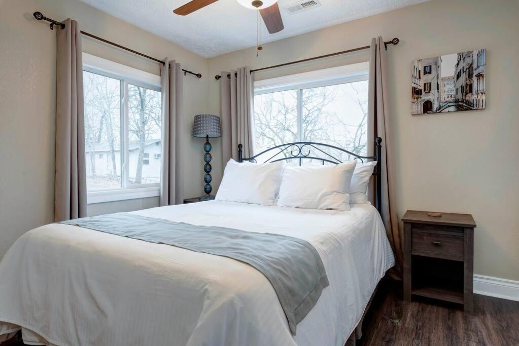 Three-Bedroom House photo 3