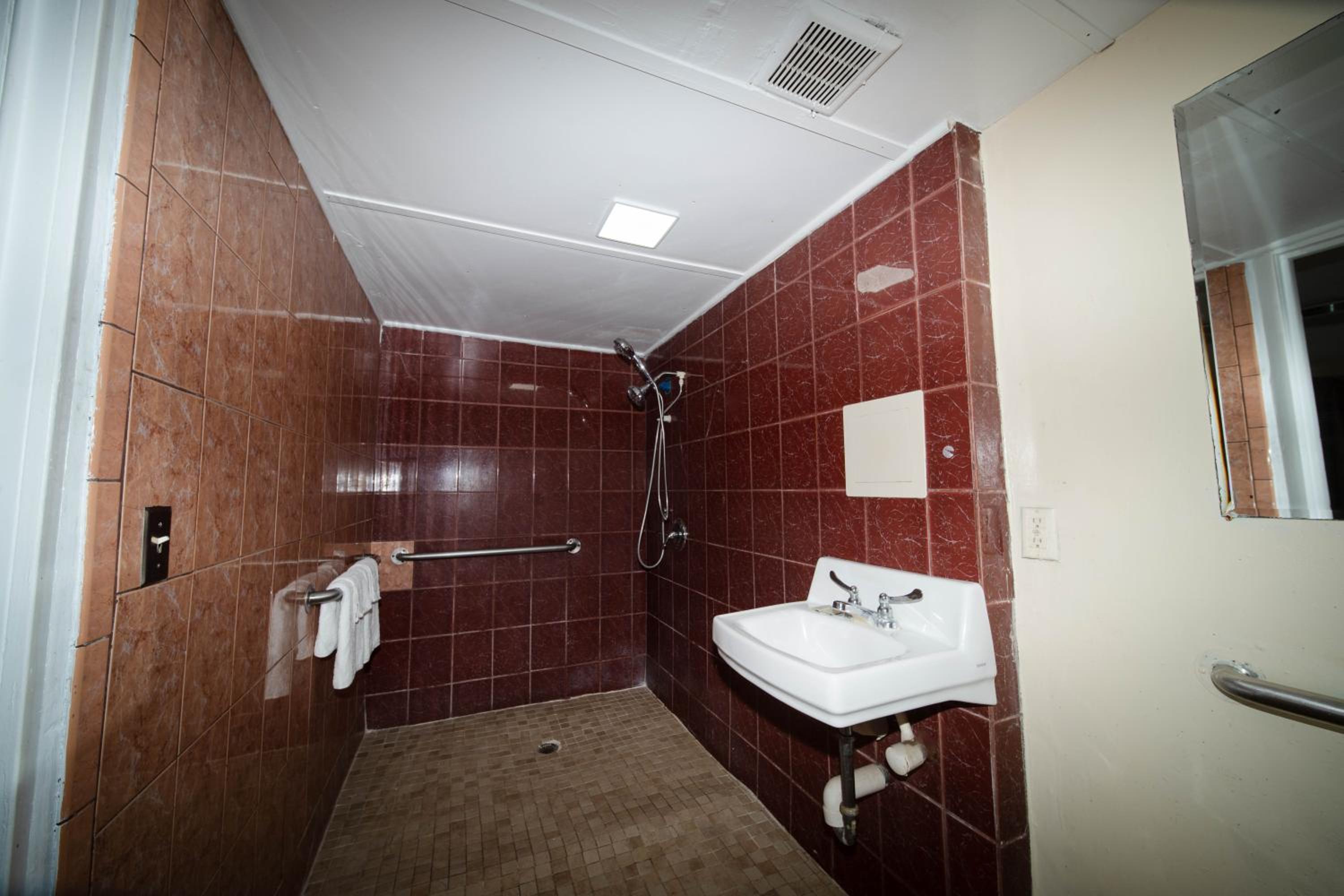 King Room - Disability Access photo 3