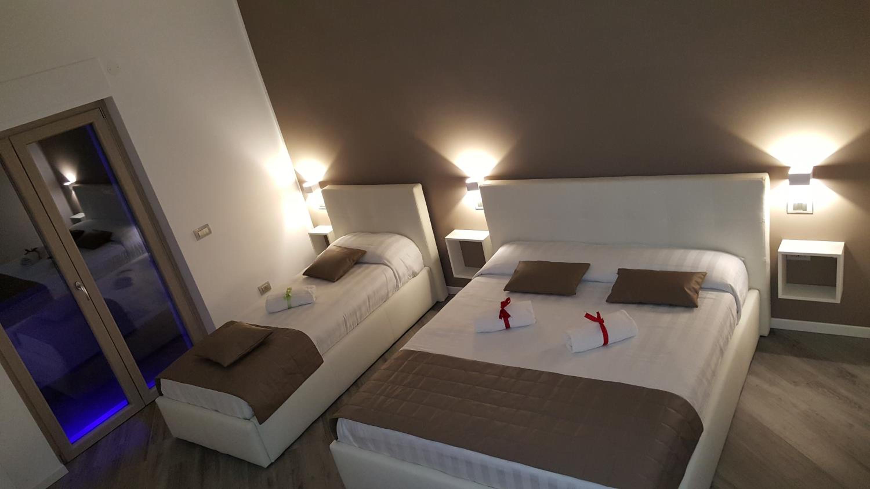 Triple Room with Private Bathroom and Balcony photo 1
