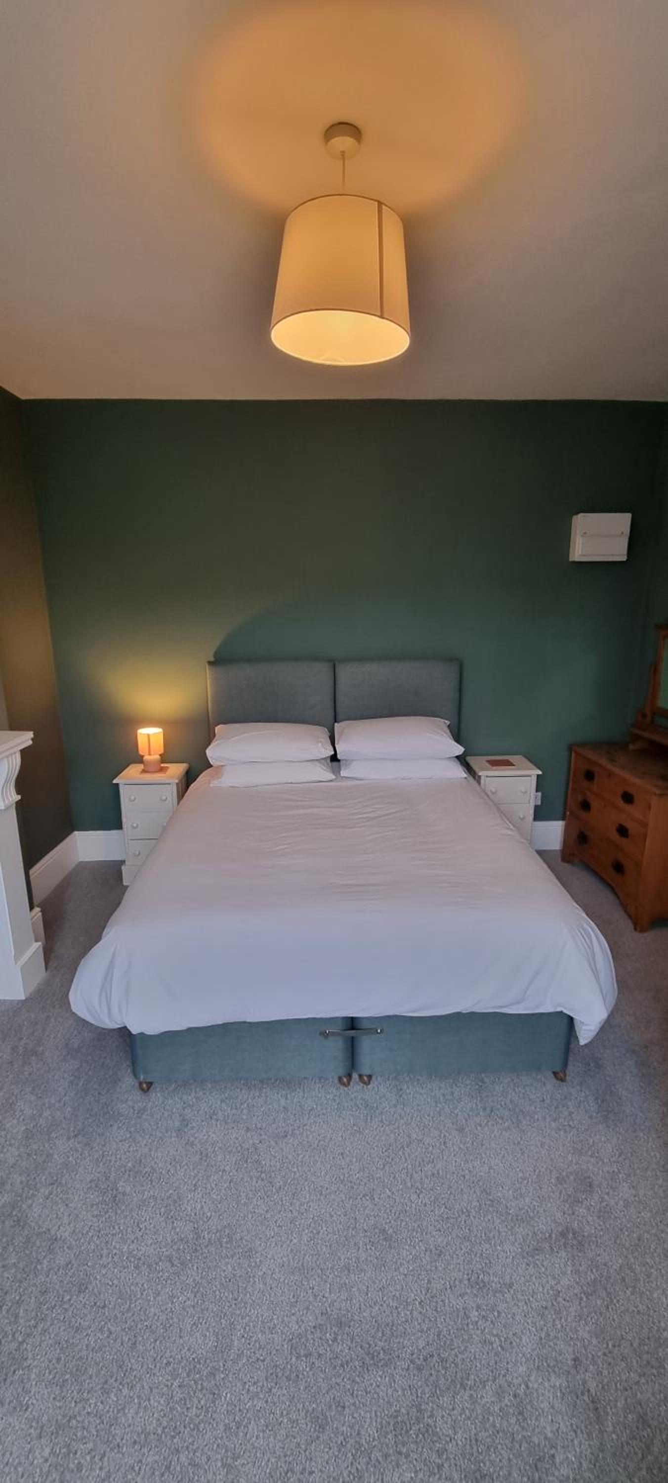 Six-Bedroom House photo 1