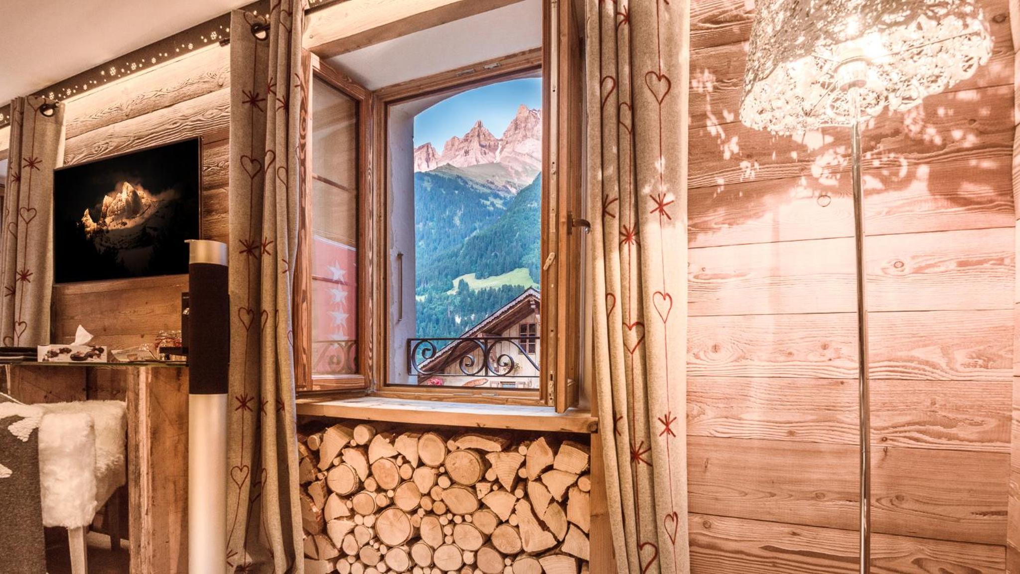 Double or Twin Room with Mountain View photo 2