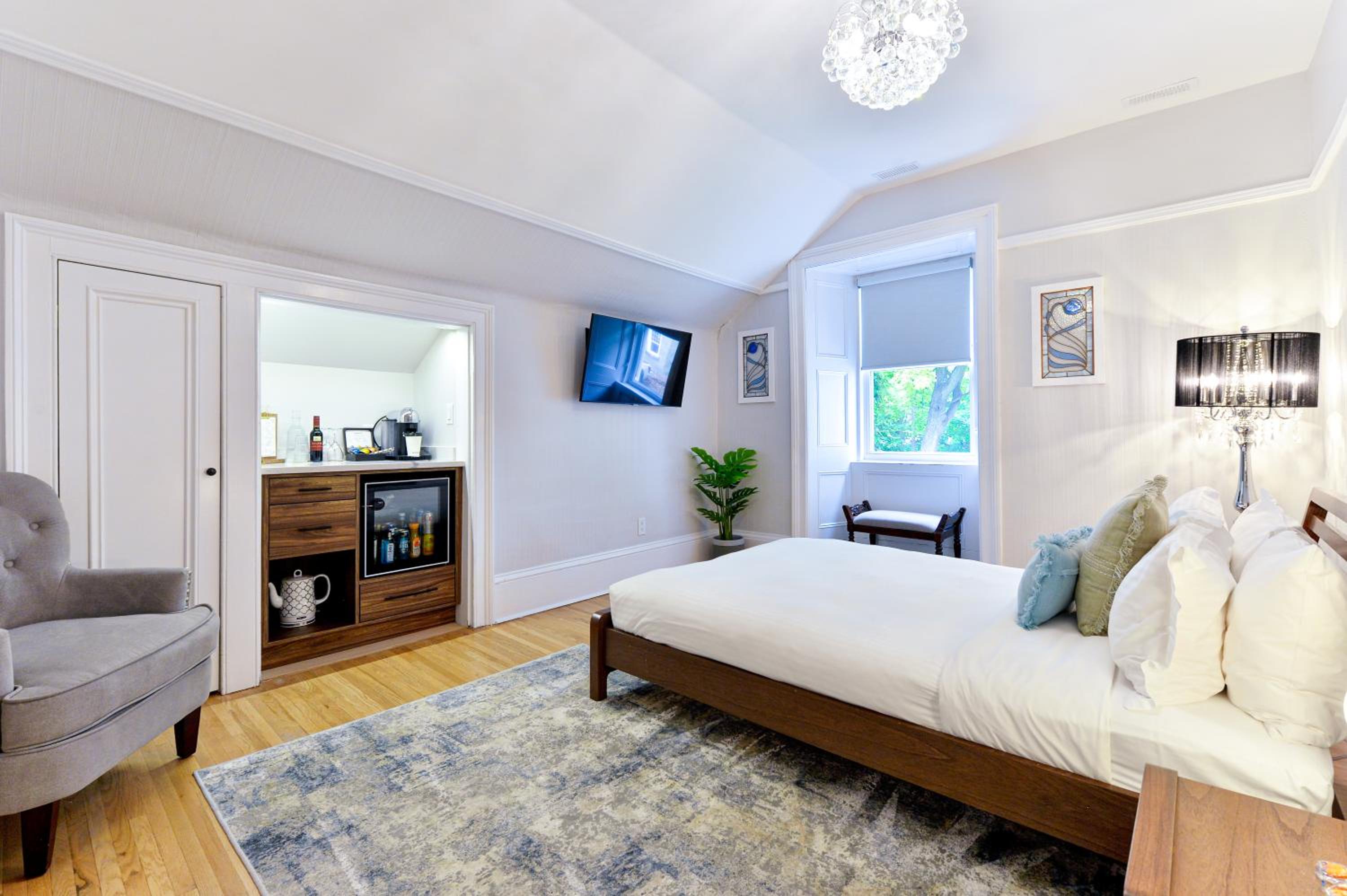 Deluxe Double Room with Bath photo 3