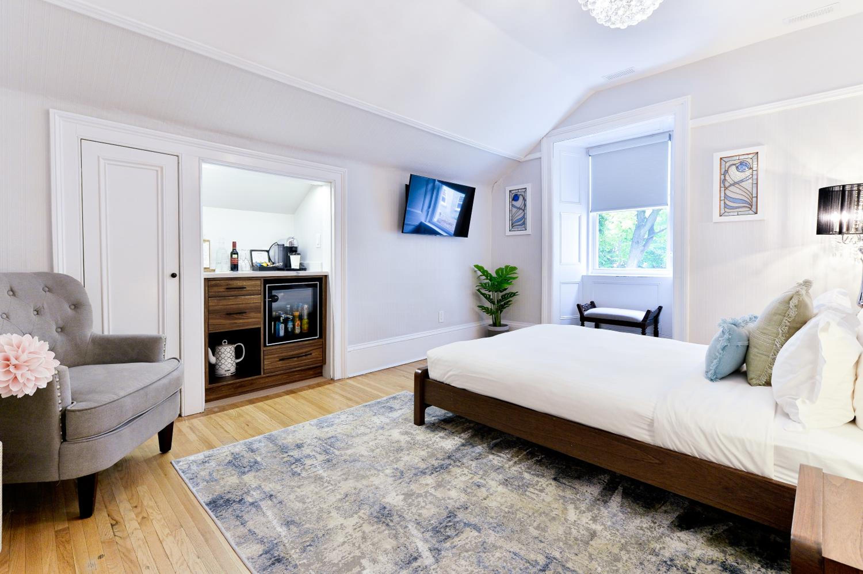 Deluxe Double Room with Bath photo 2