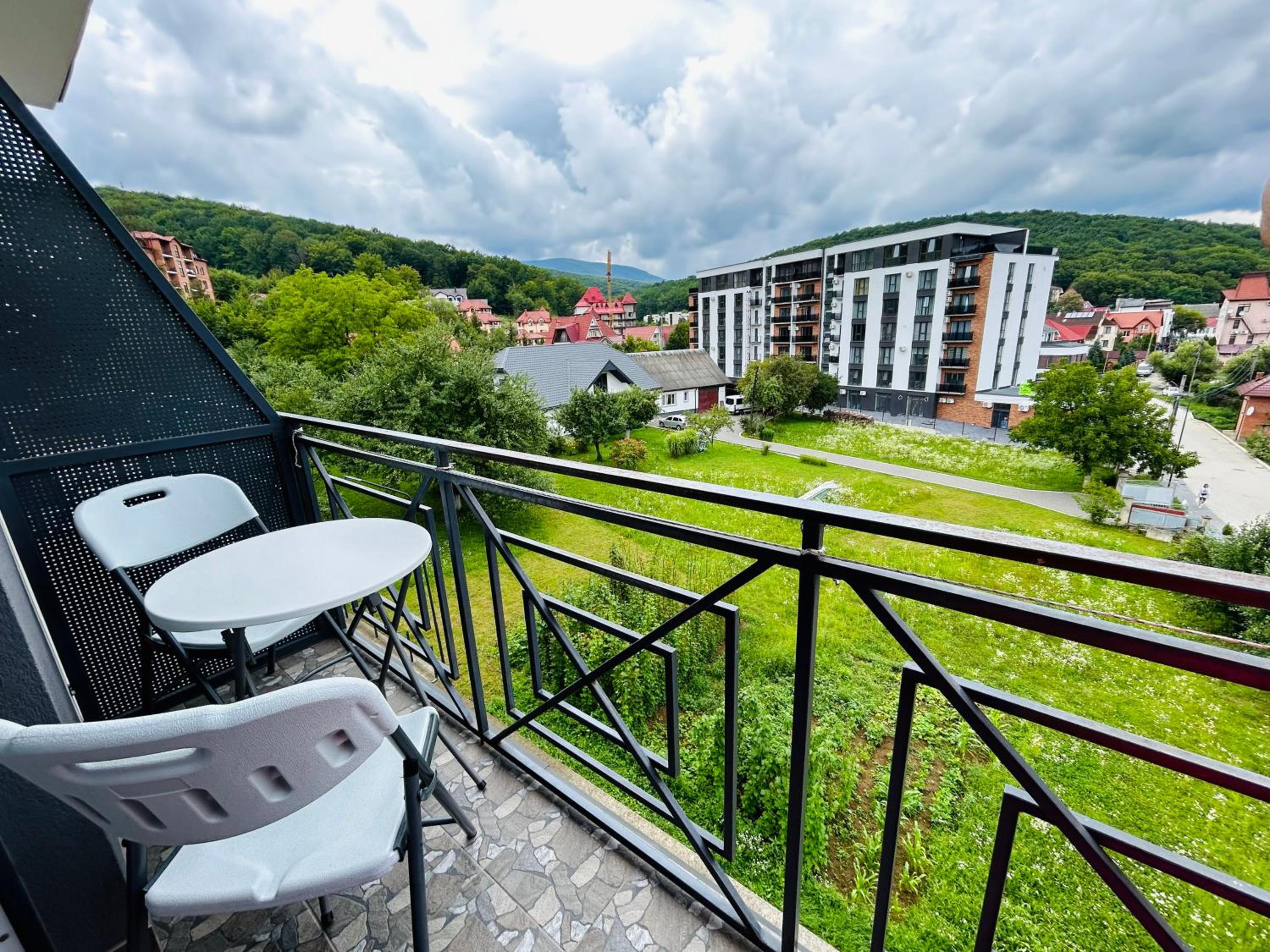 Apartment with Mountain View photo 3