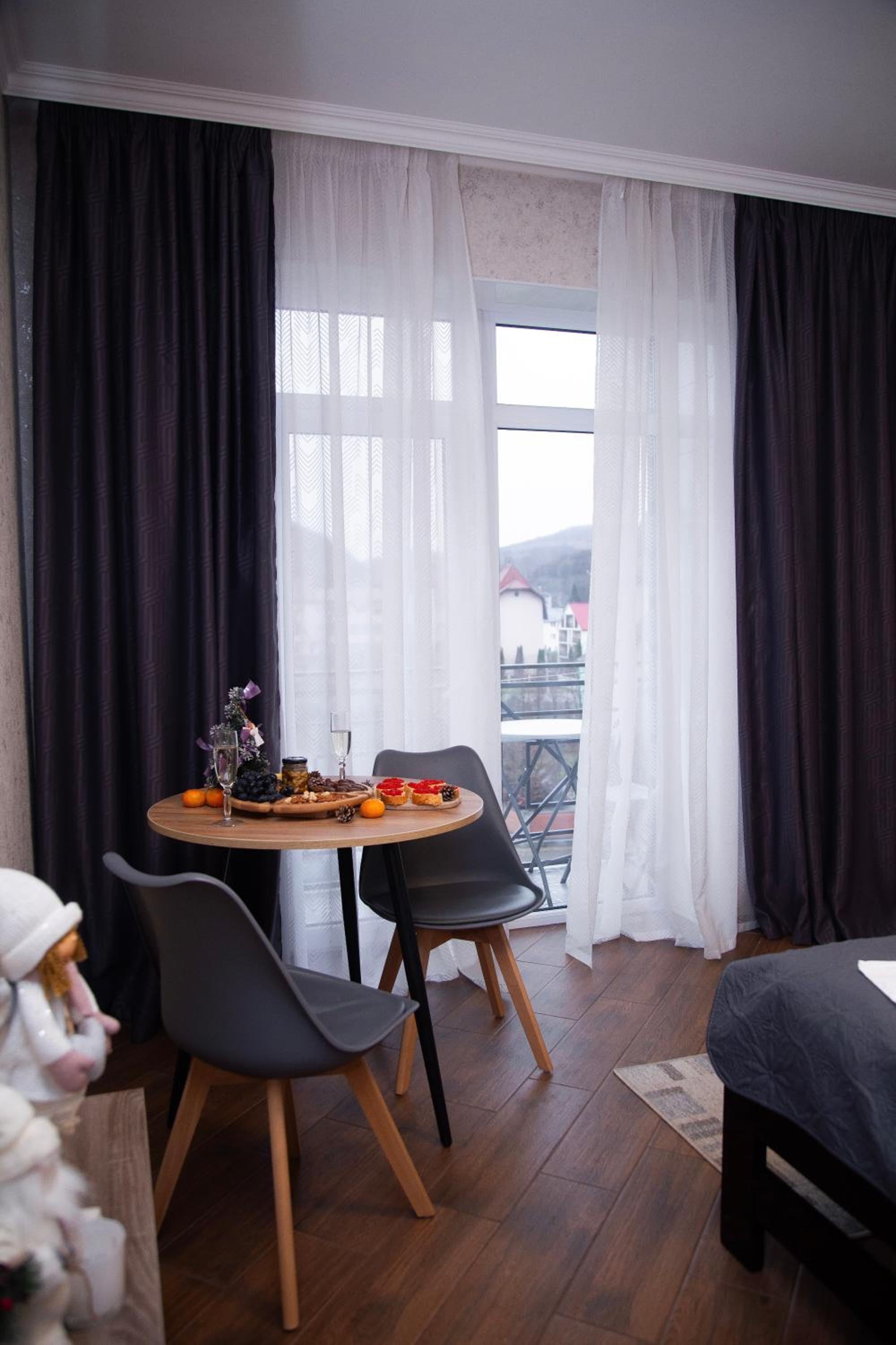 Double Room with Balcony photo 3