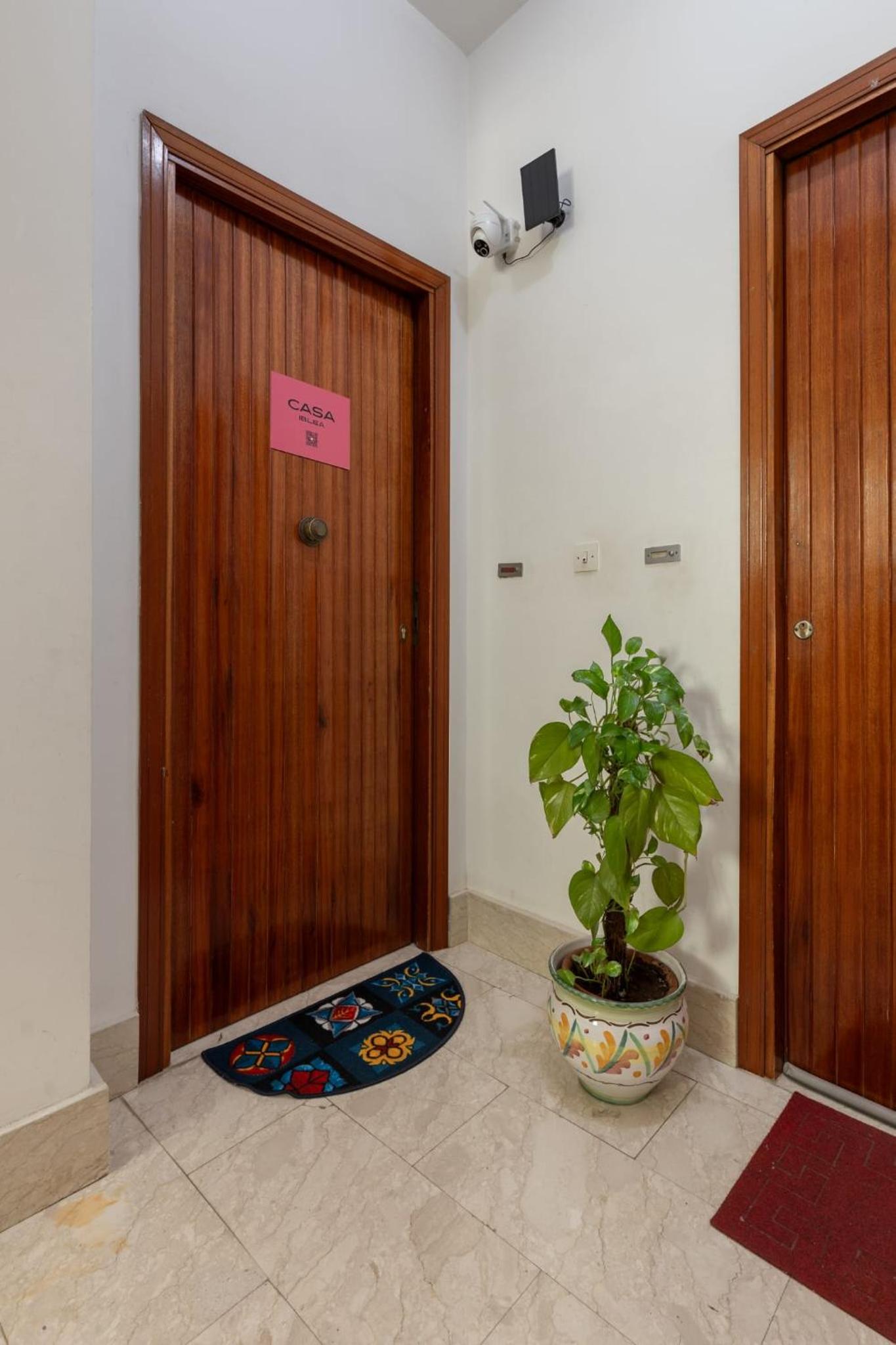 Three-Bedroom Apartment photo 2