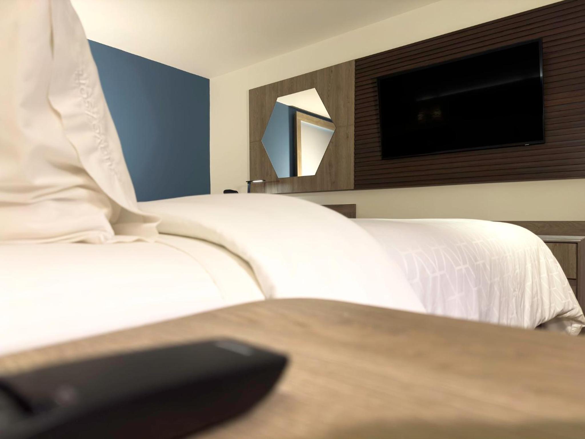Standard Room thumbnail 5