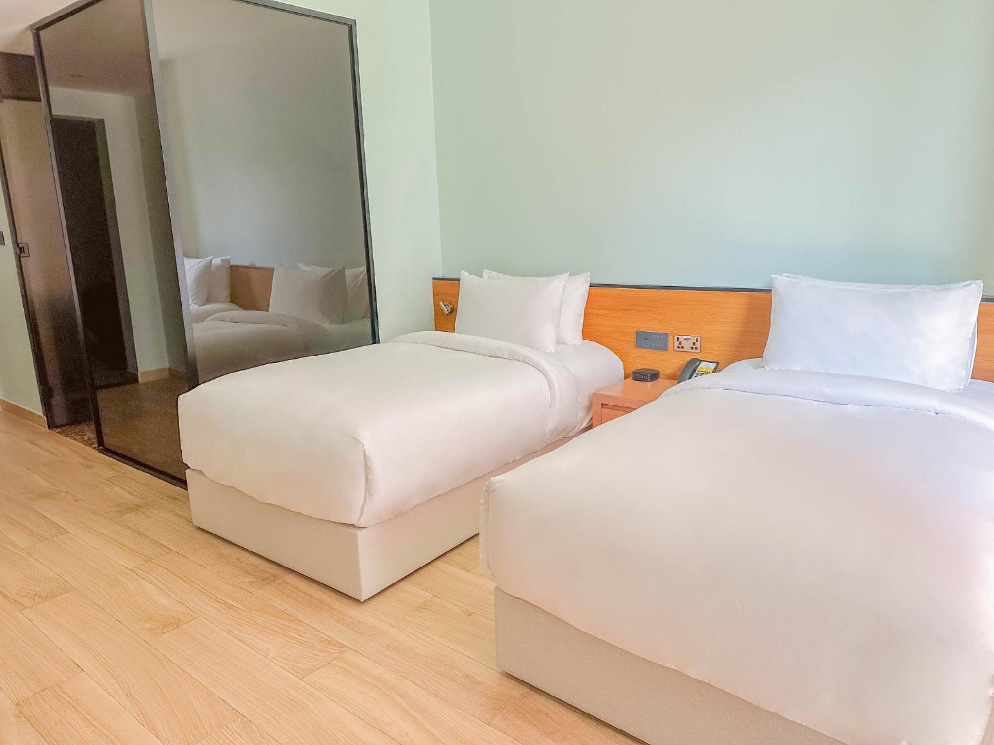 Premium Twin Room with Sea View - Accessible photo 2