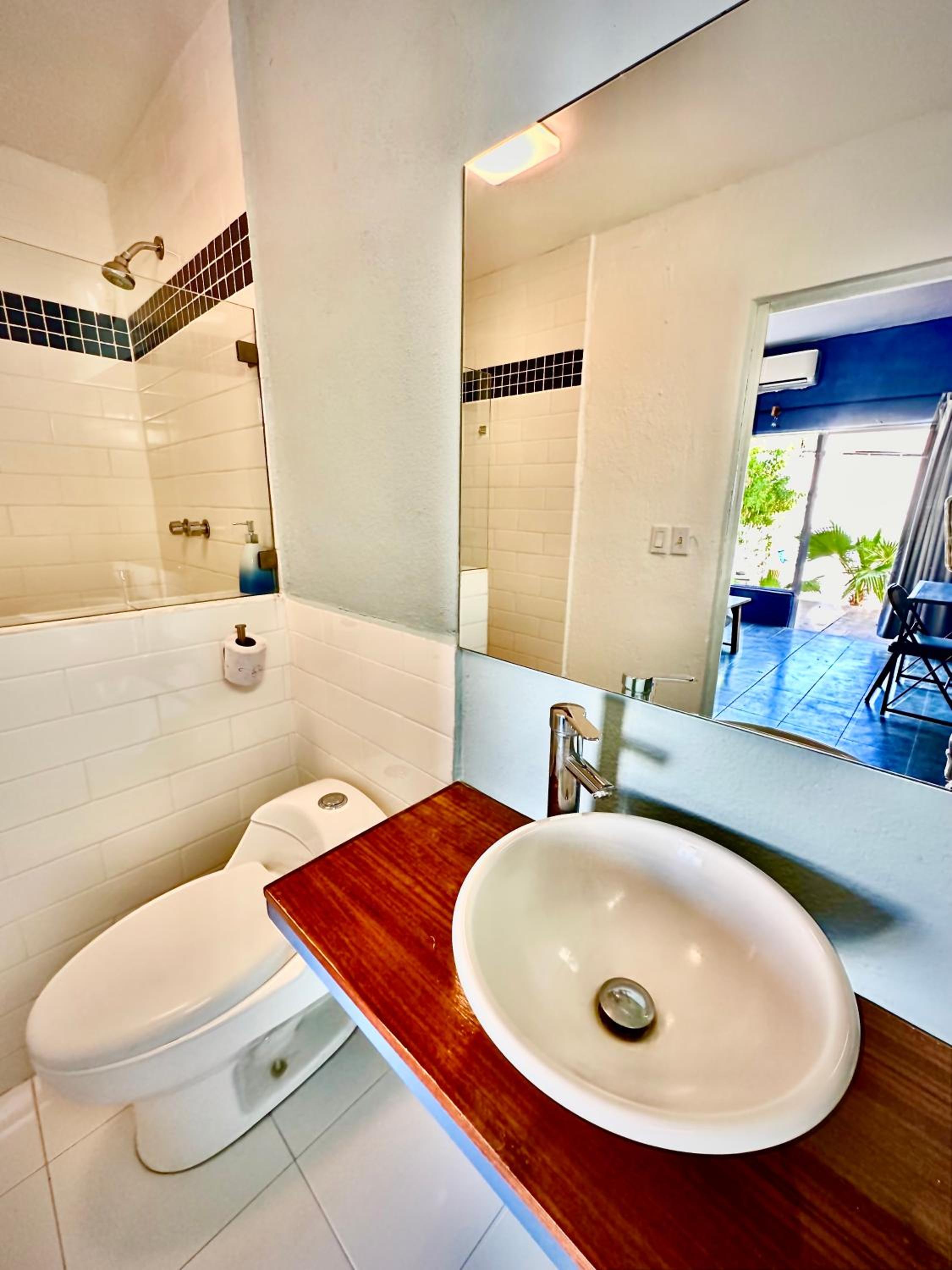 Double Room with Private Bathroom - Photo 2