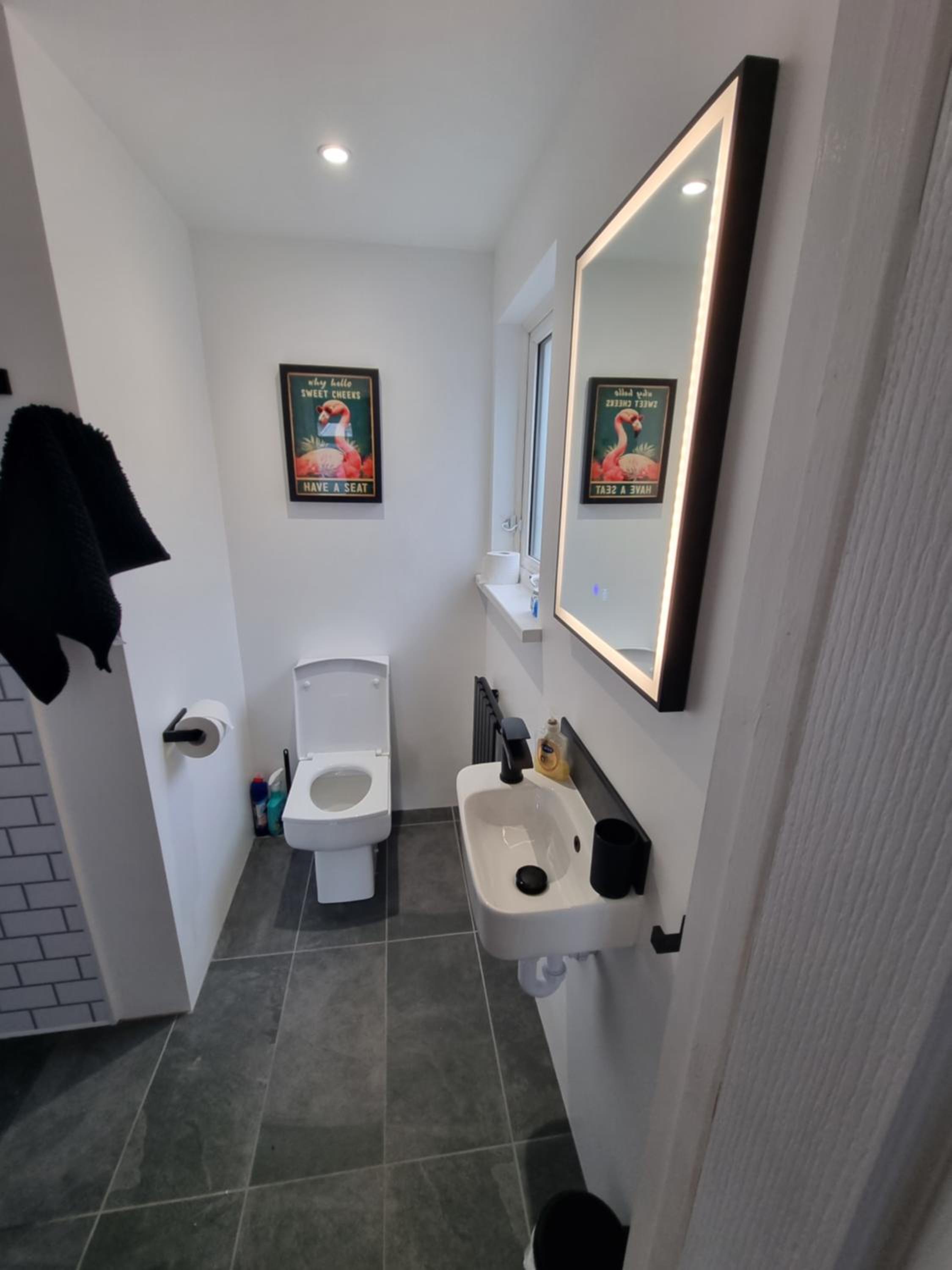 Six-Bedroom House photo 3