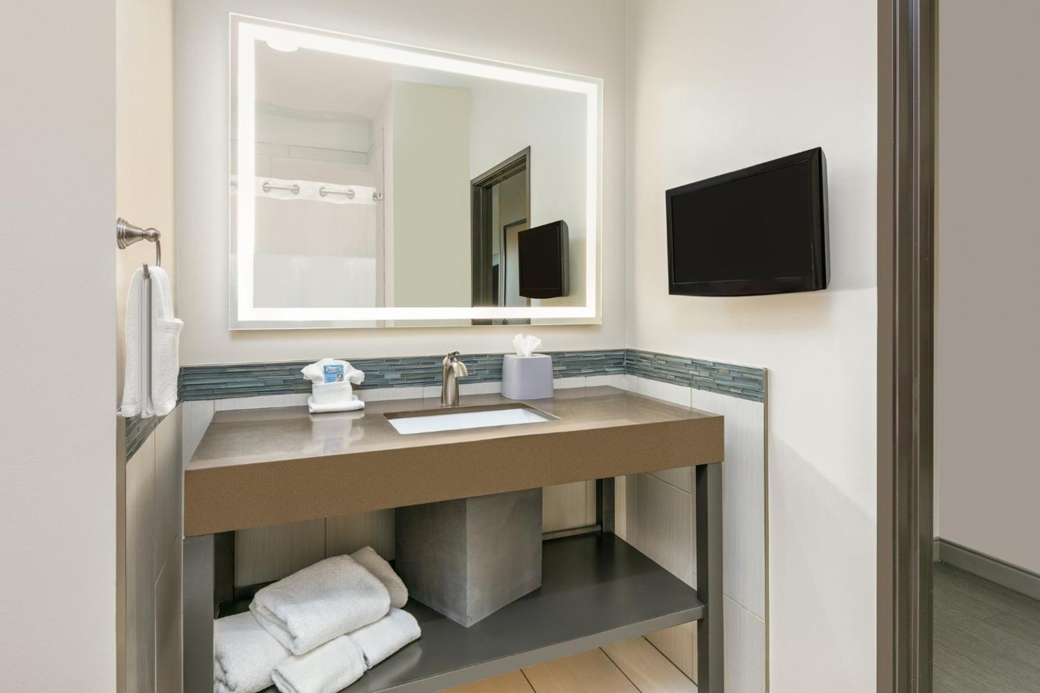 Standard King Room - Photo 2