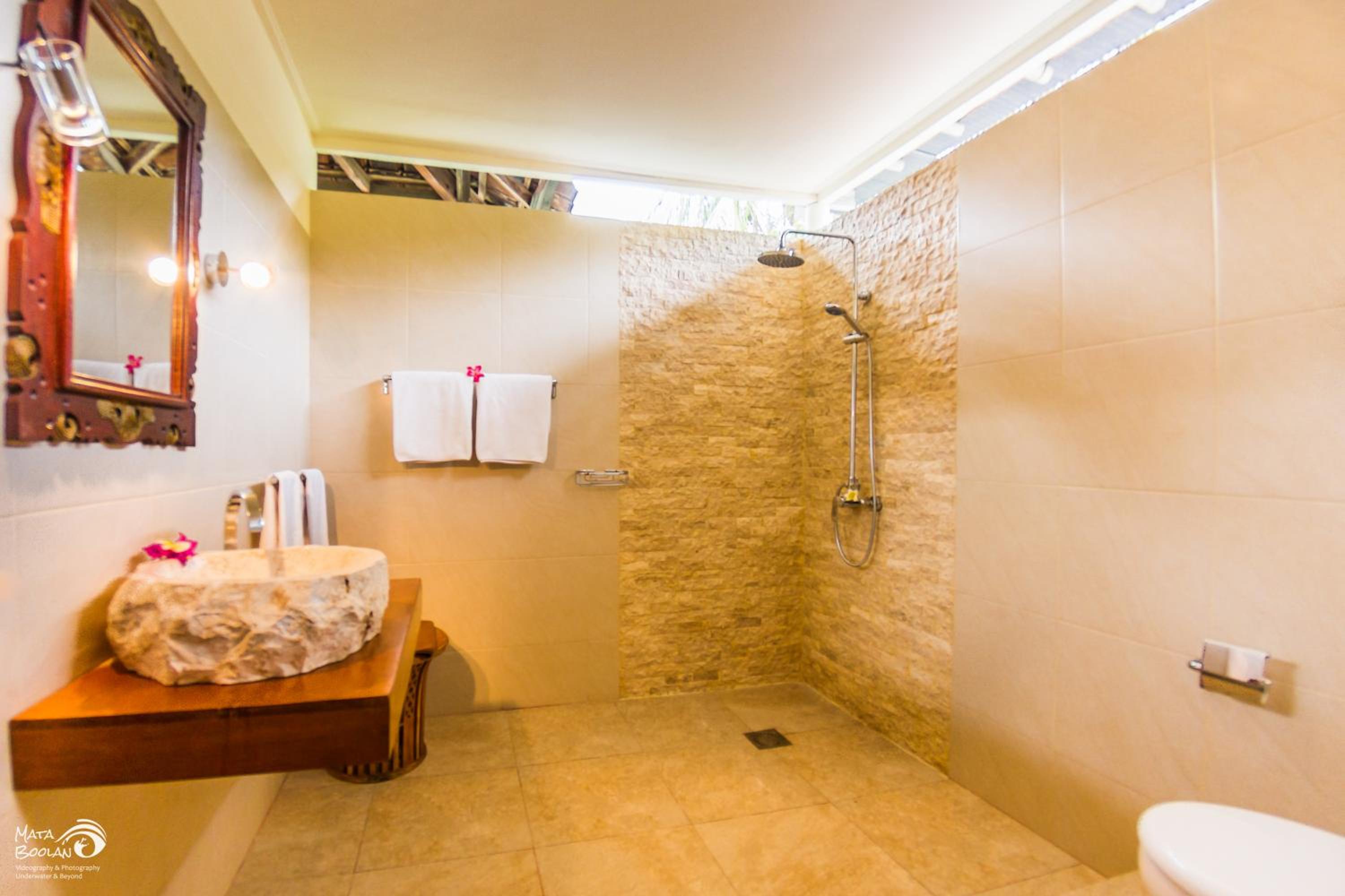 Deluxe Double Room with Pool View - Photo 8