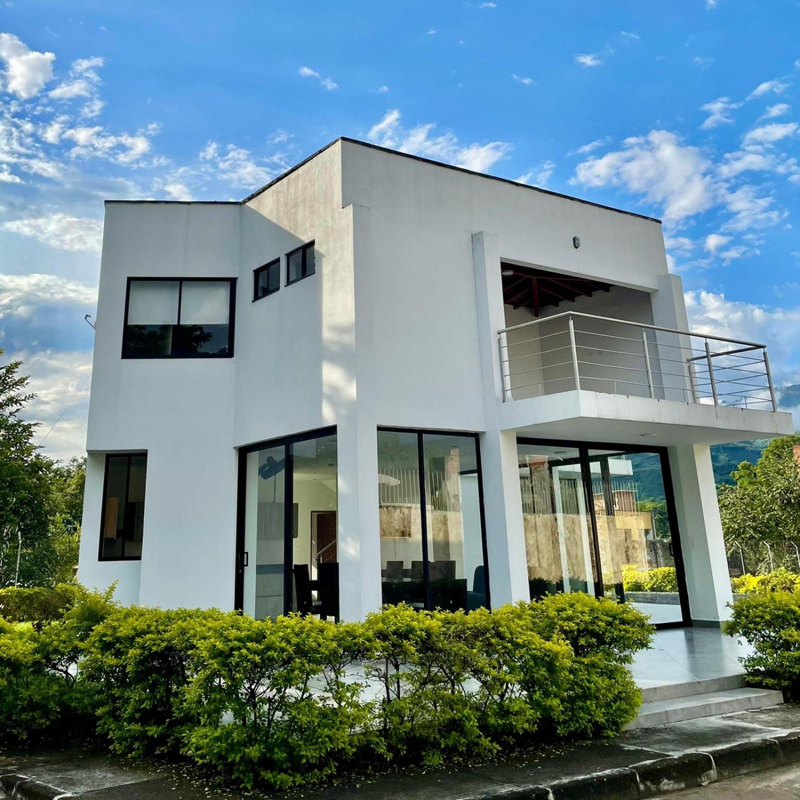 Four-Bedroom House photo 2