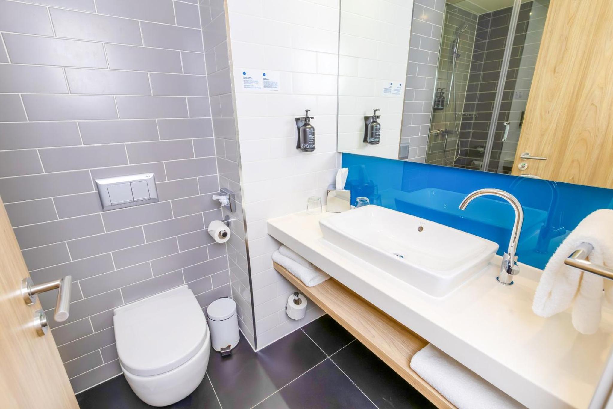 Standard Room with Free Hot Breakfast photo 2