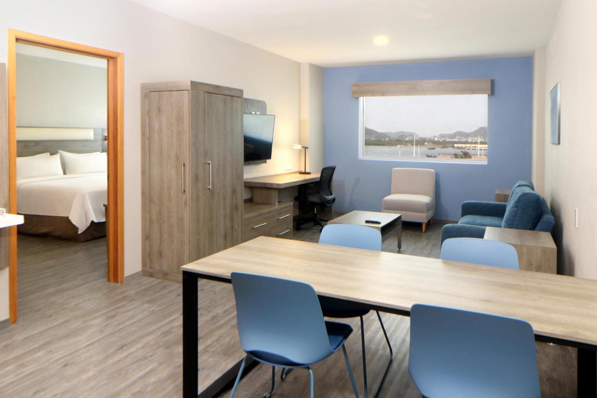 One-Bedroom Suite with Harbor View - Photo 4