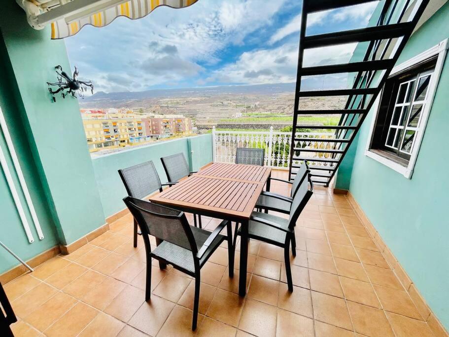 Three-Bedroom Apartment With View photo 3