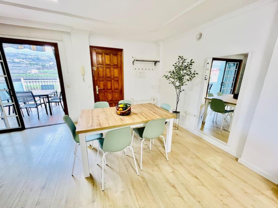 Three-Bedroom Apartment With View photo 2