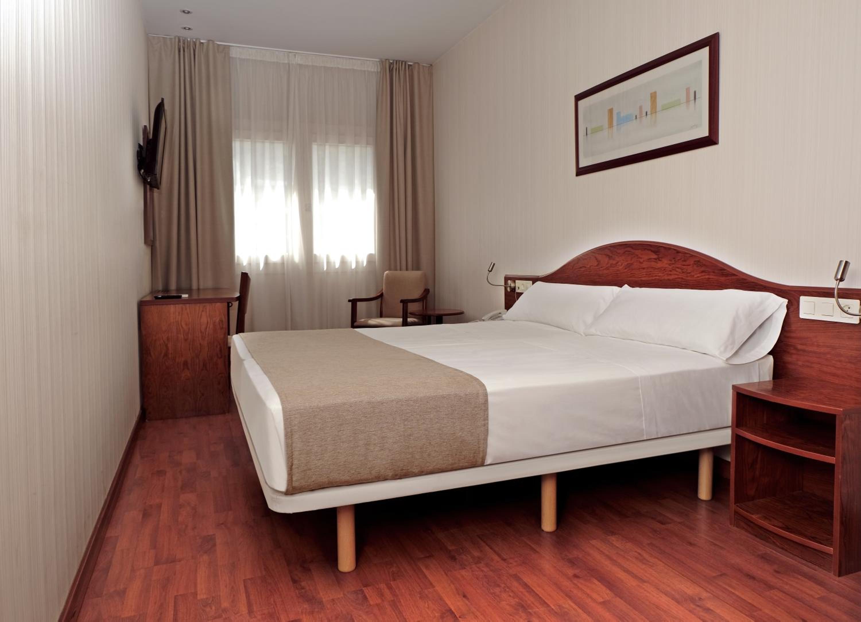 Twin Room - Photo 4