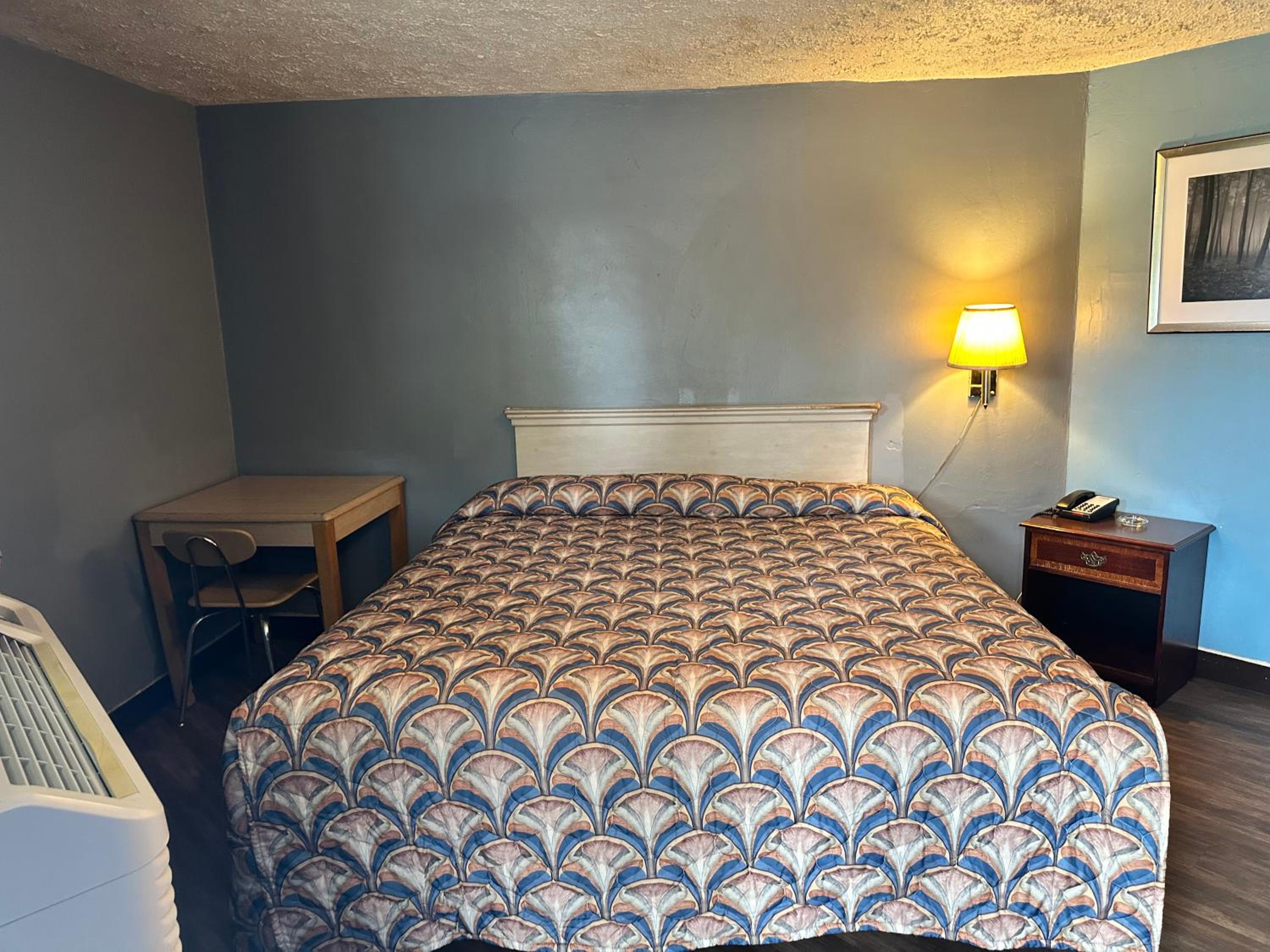 King Bed Non-Smoking photo 3