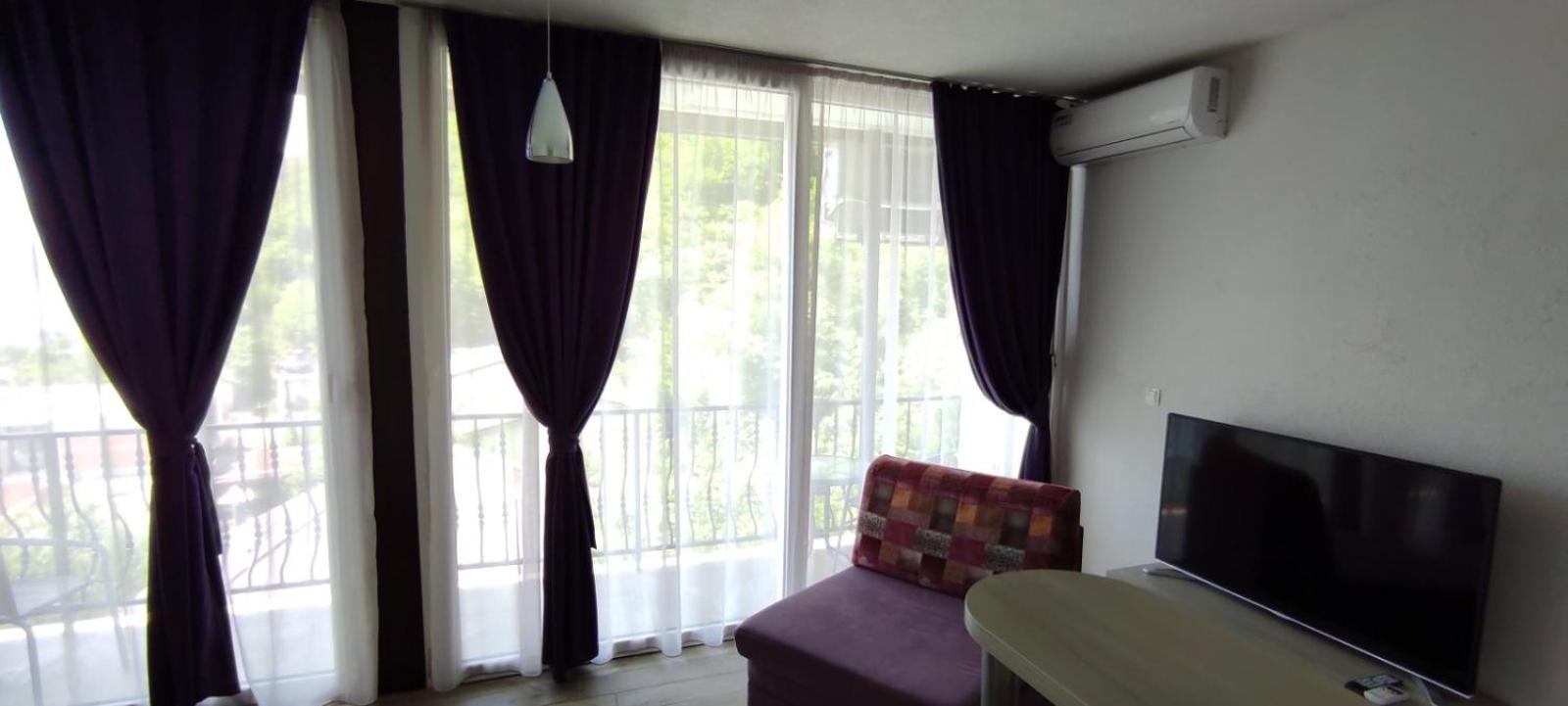 One-Bedroom Apartment with Lake View photo 1