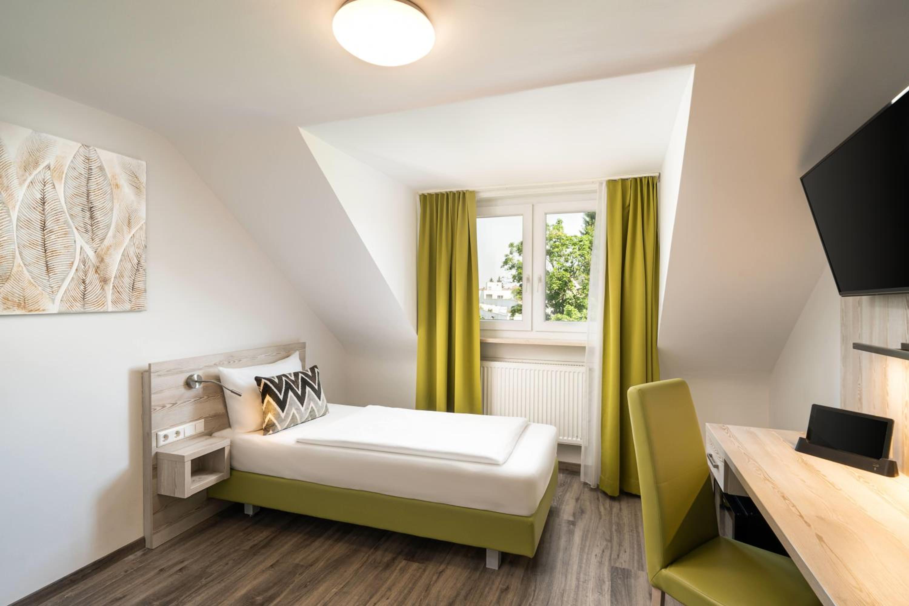Einzelzimmer with One Single Bed