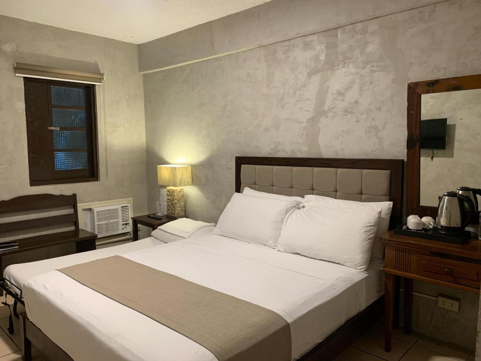 Queen Room photo 1