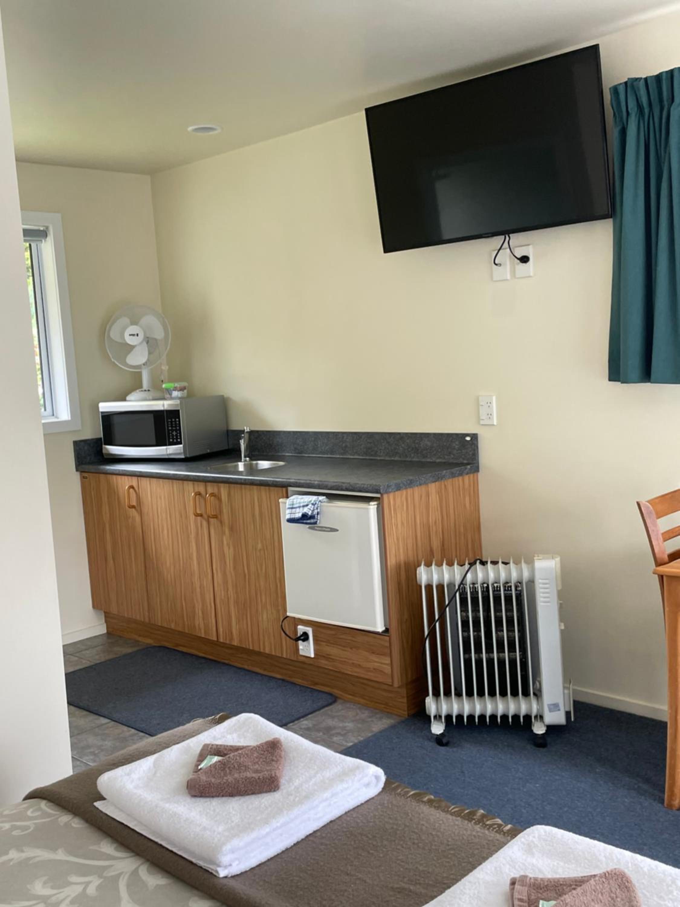 Deluxe Double Room with Extra Bed - Photo 4