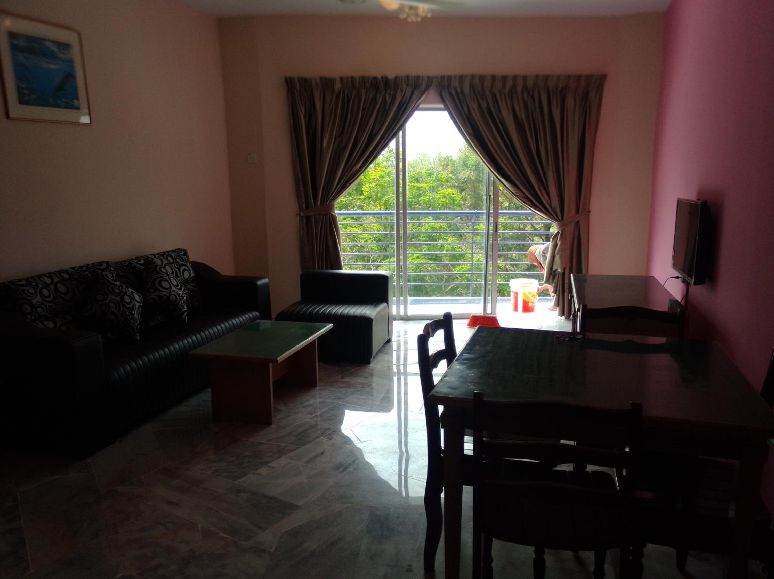 Standard One-Bedroom Apartment - Photo 4