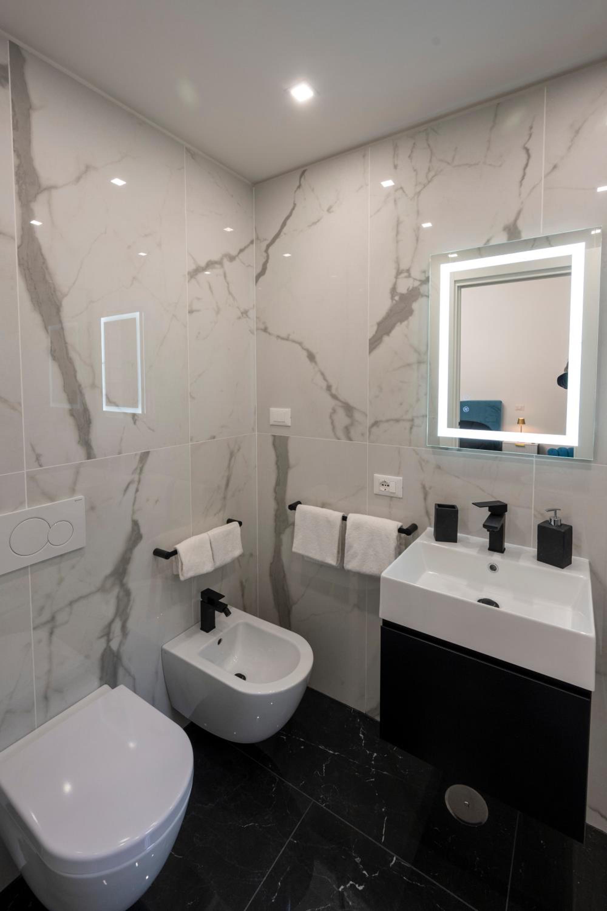 Double Room with Spa Bath photo 3