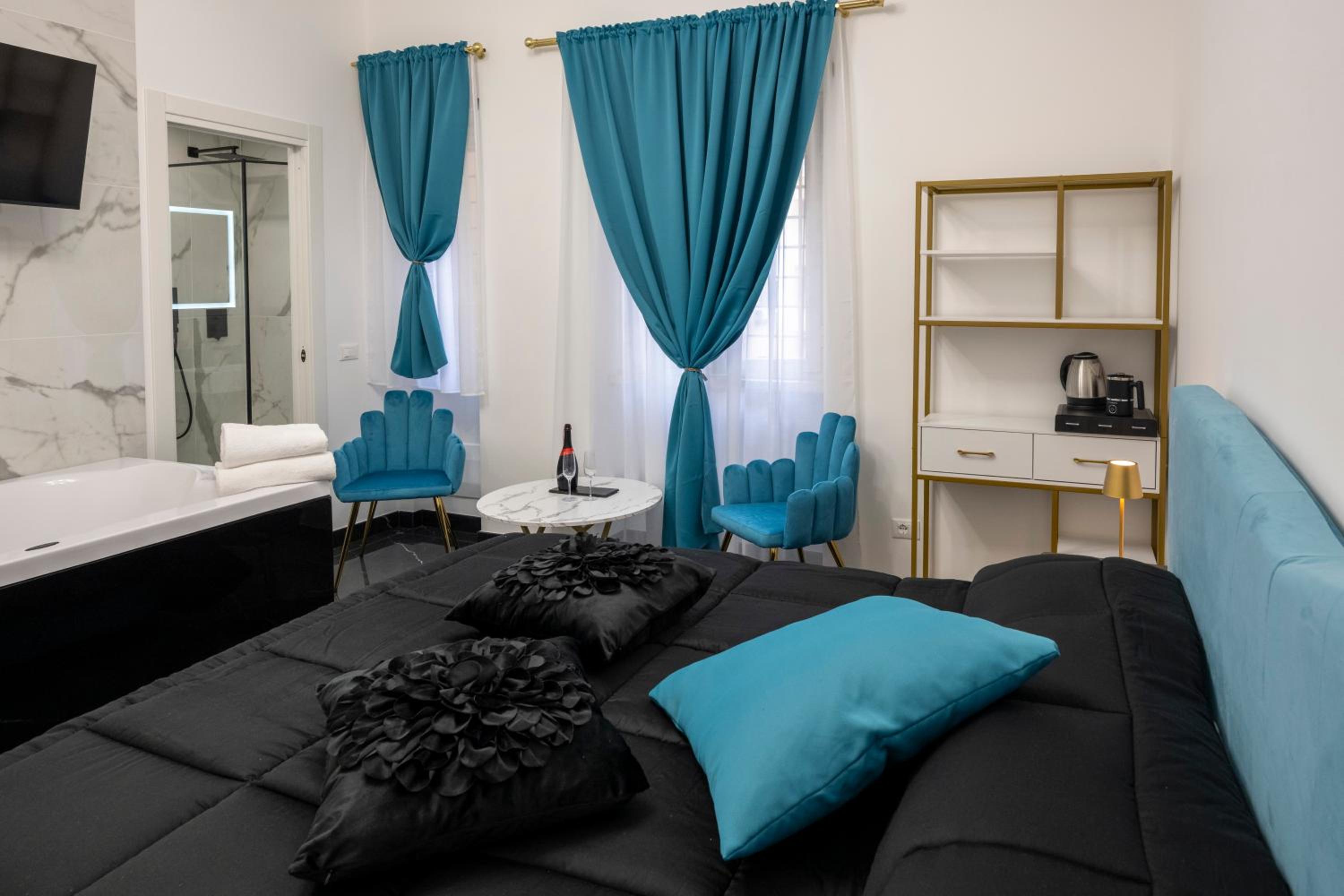 Double Room with Spa Bath photo 3