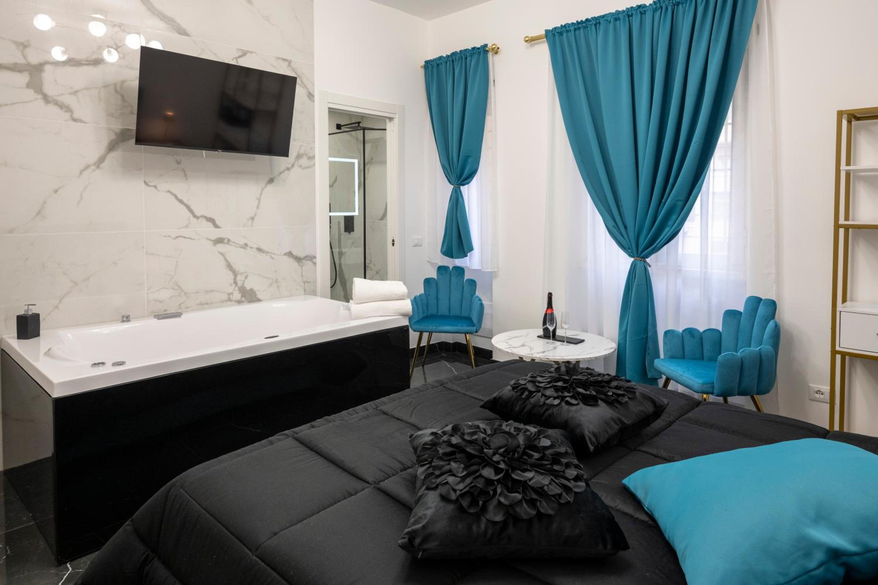 Double Room with Spa Bath photo 1