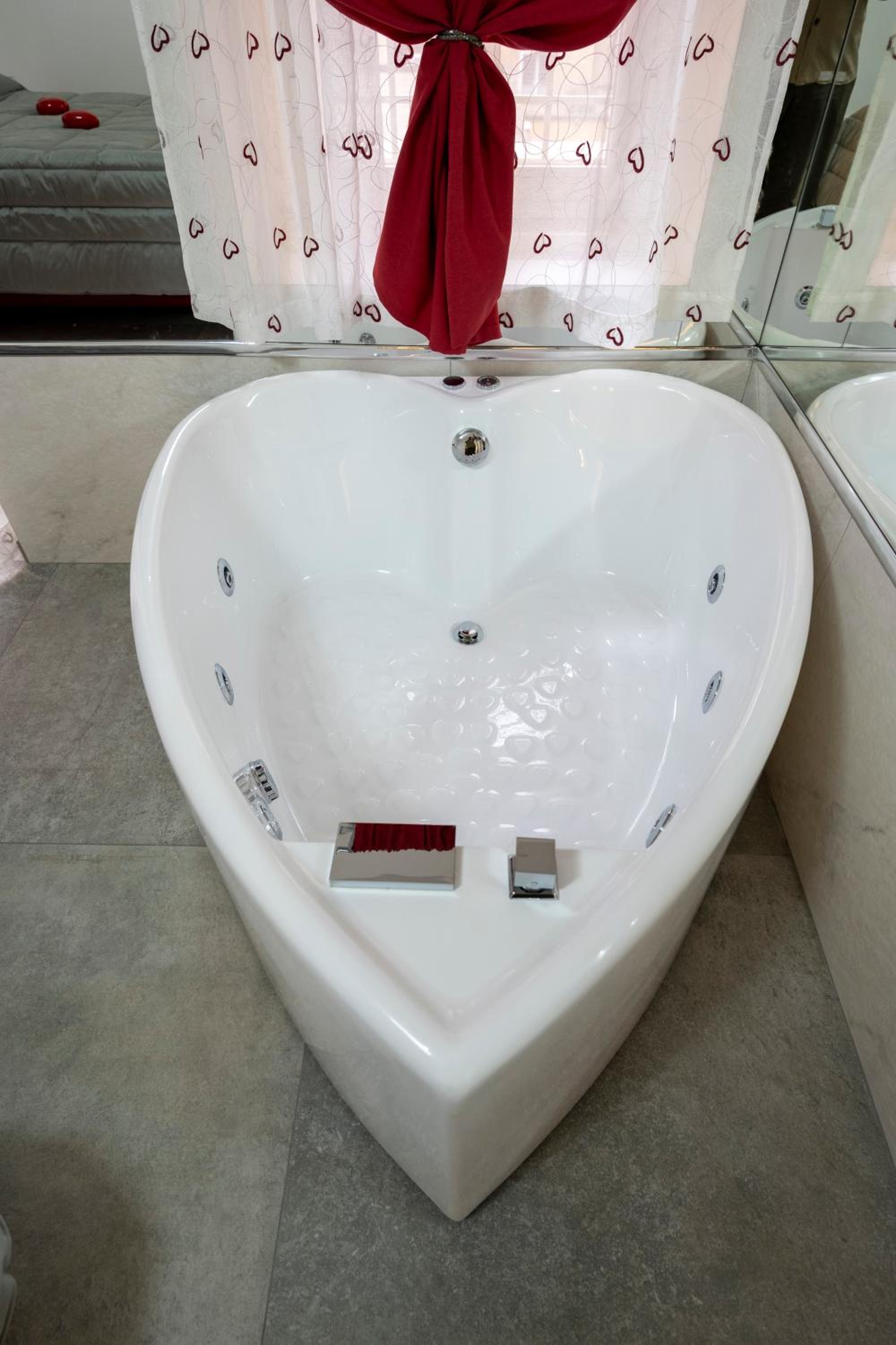 Queen Room with Spa Bath photo 3