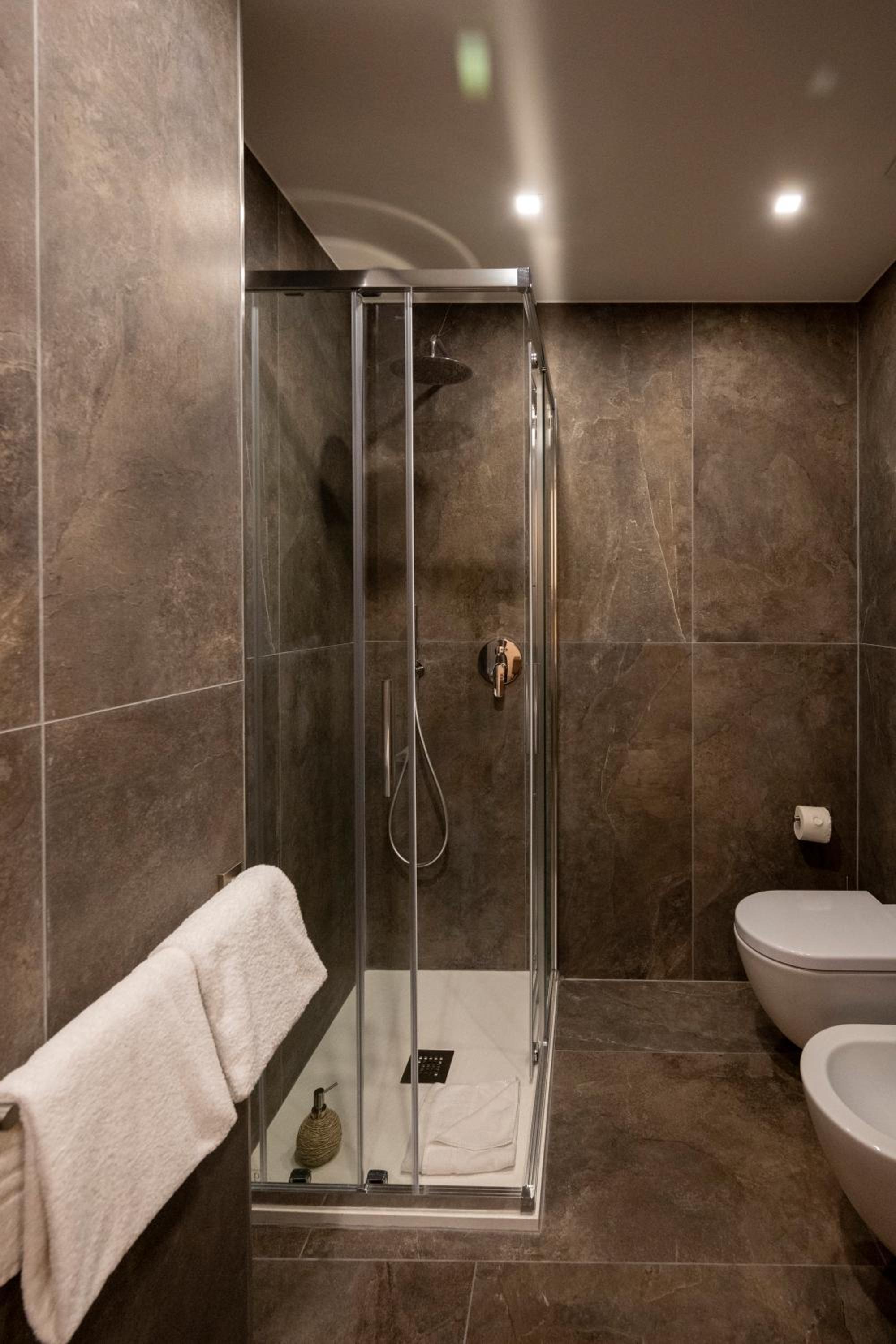 Queen Room with Spa Bath photo 3