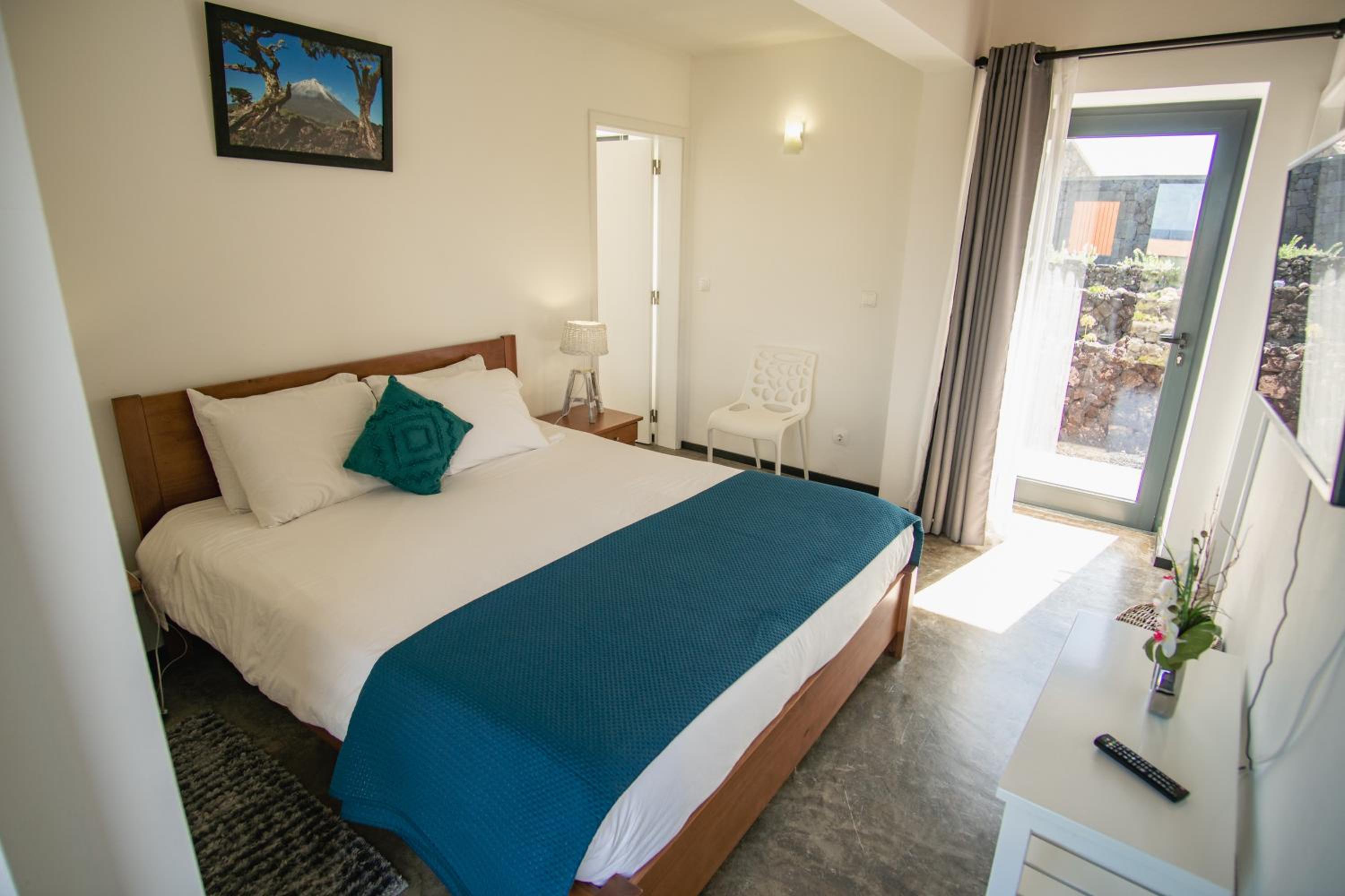 One-Bedroom Apartment with Balcony and Mountain View   - Photo 17